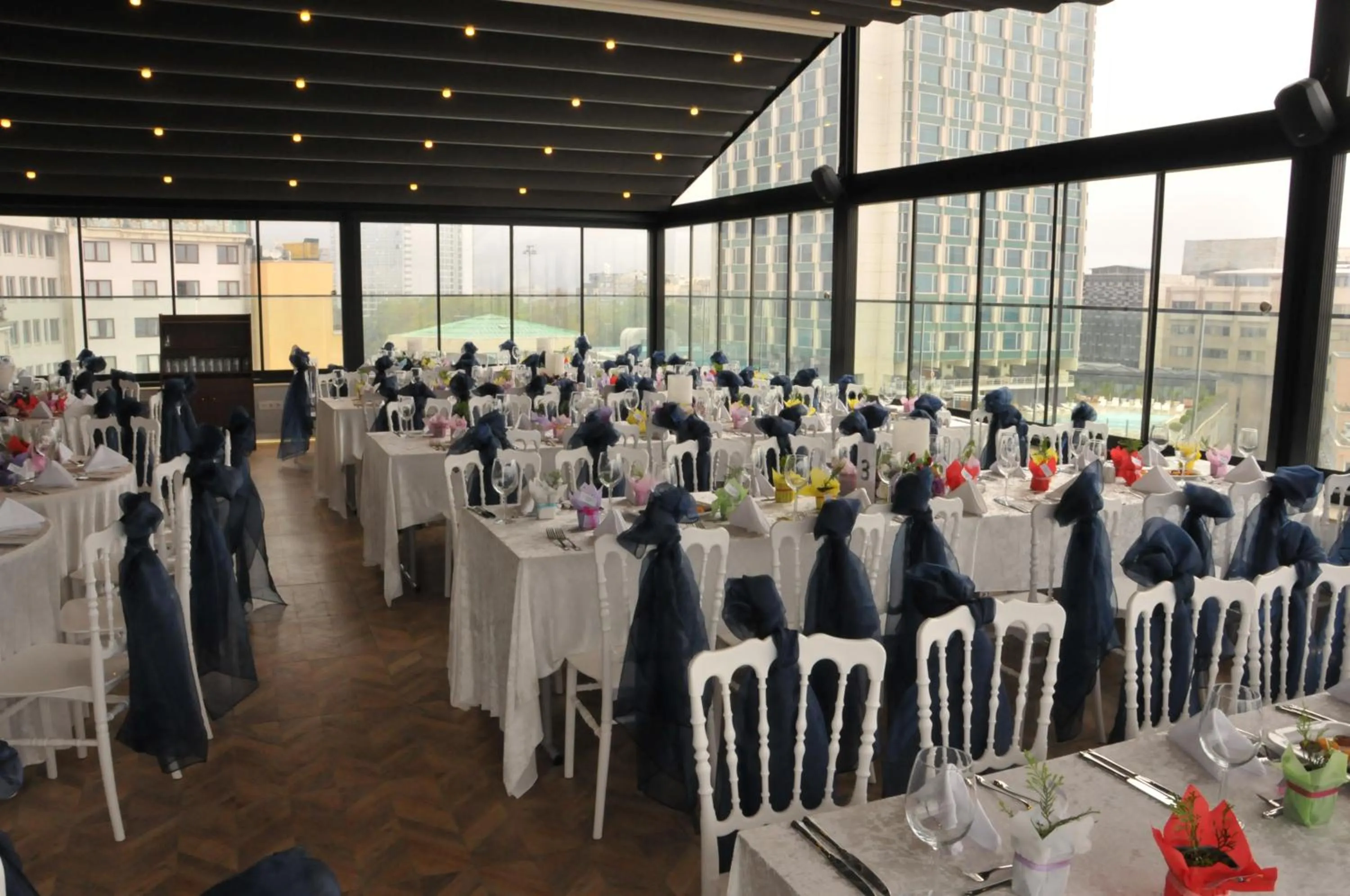 Restaurant/places to eat in Innpera Hotel