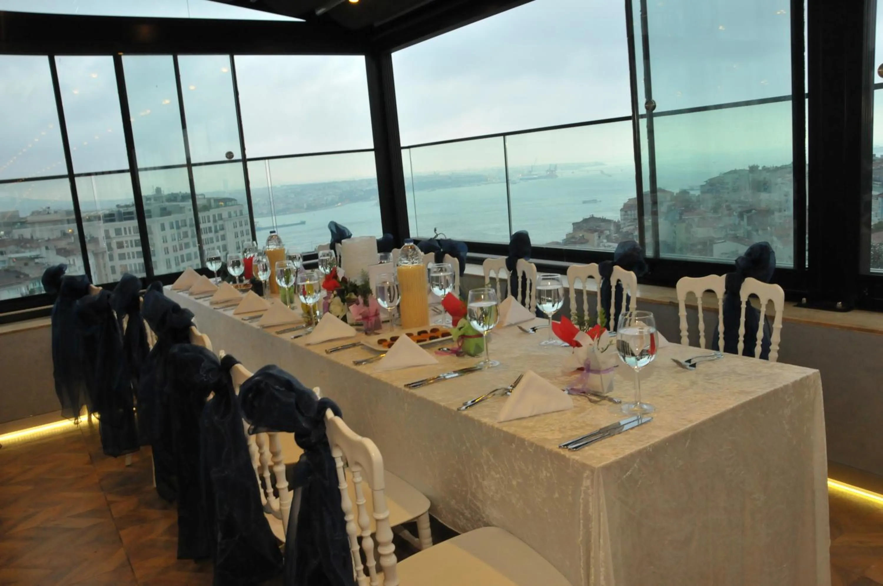 Restaurant/places to eat in Innpera Hotel