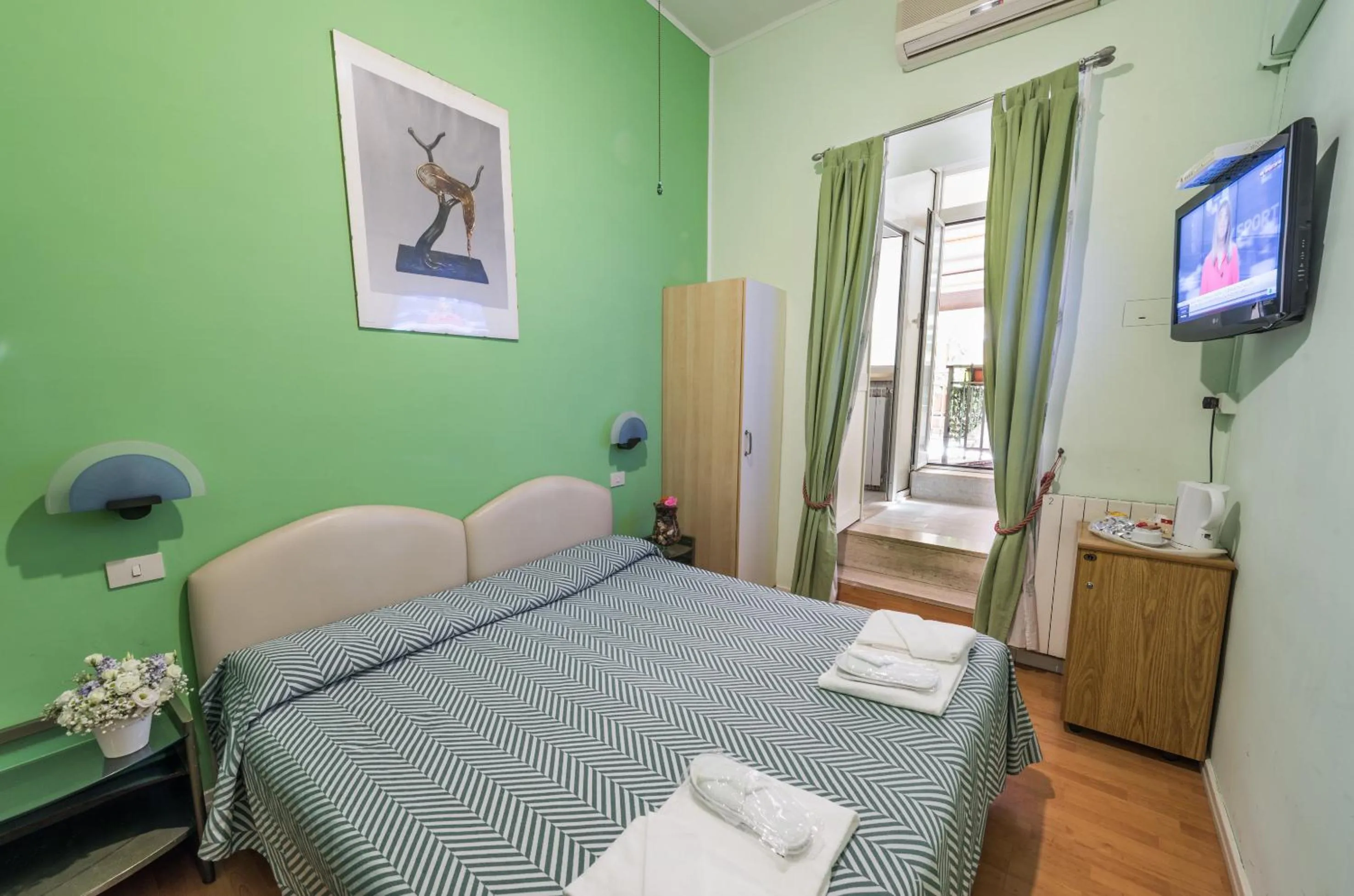 Photo of the whole room, Bed in A Roma San Pietro Best Bed