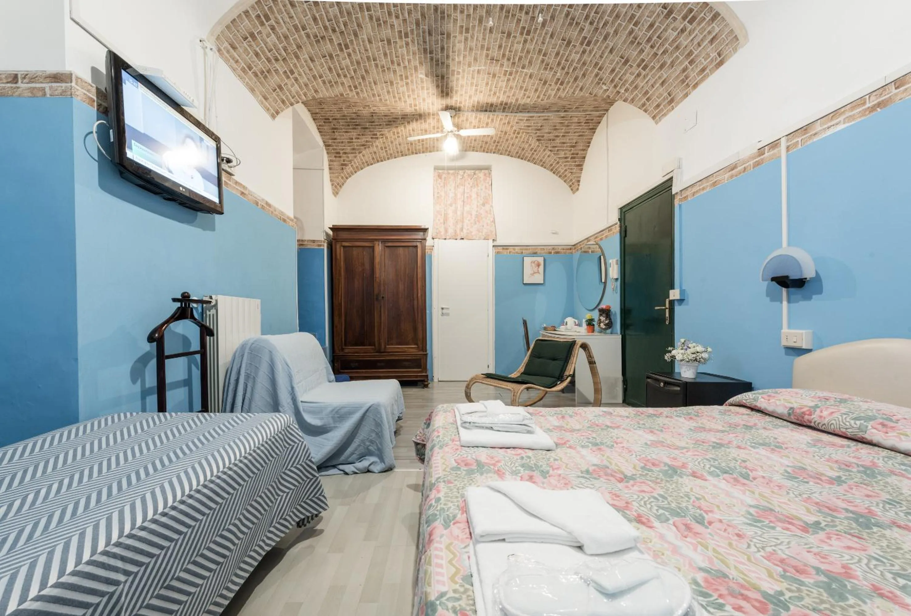Photo of the whole room, Bed in A Roma San Pietro Best Bed