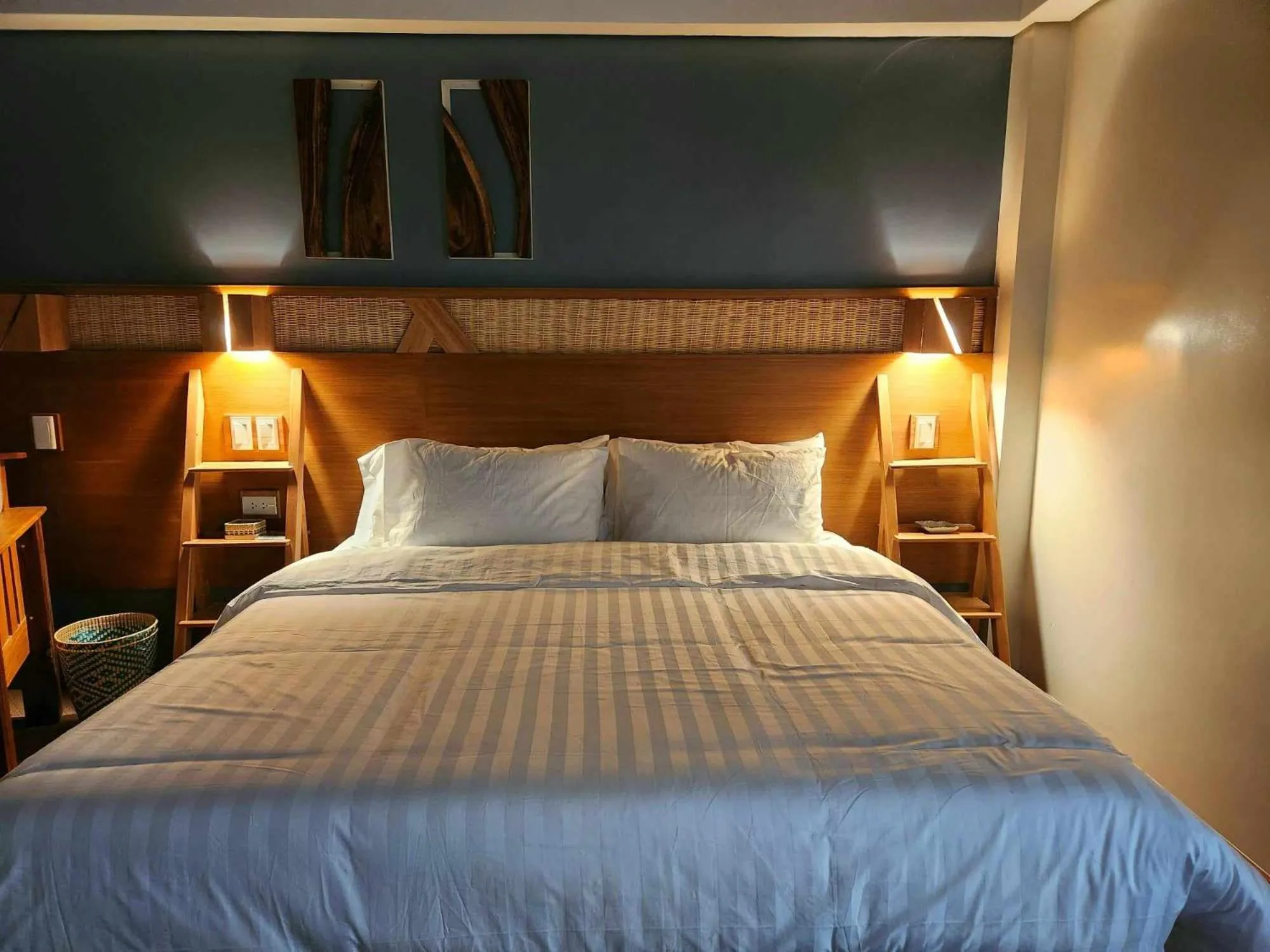 Bed in Acacia Garden Inn and Suites