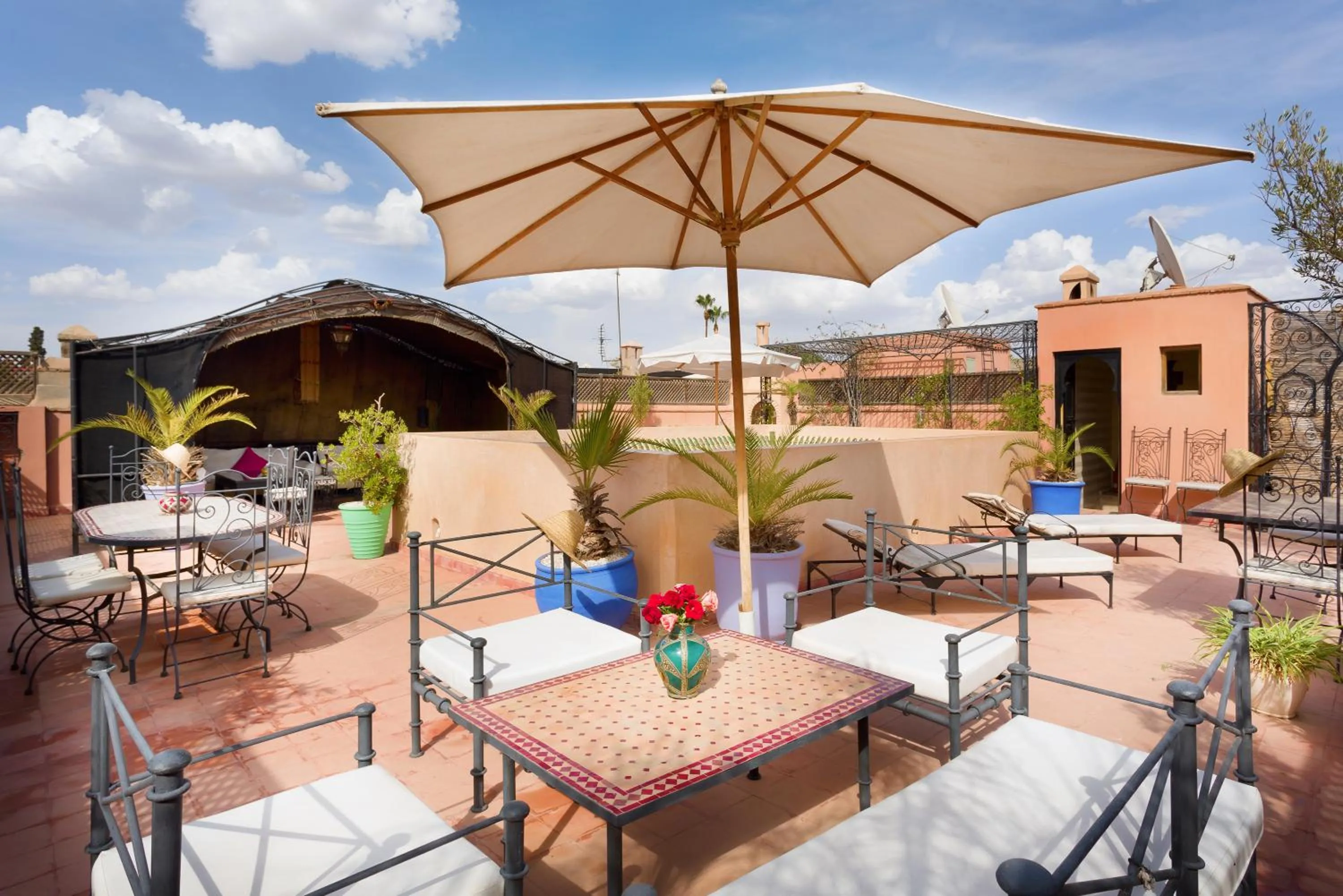 Restaurant/places to eat in Riad Sofia