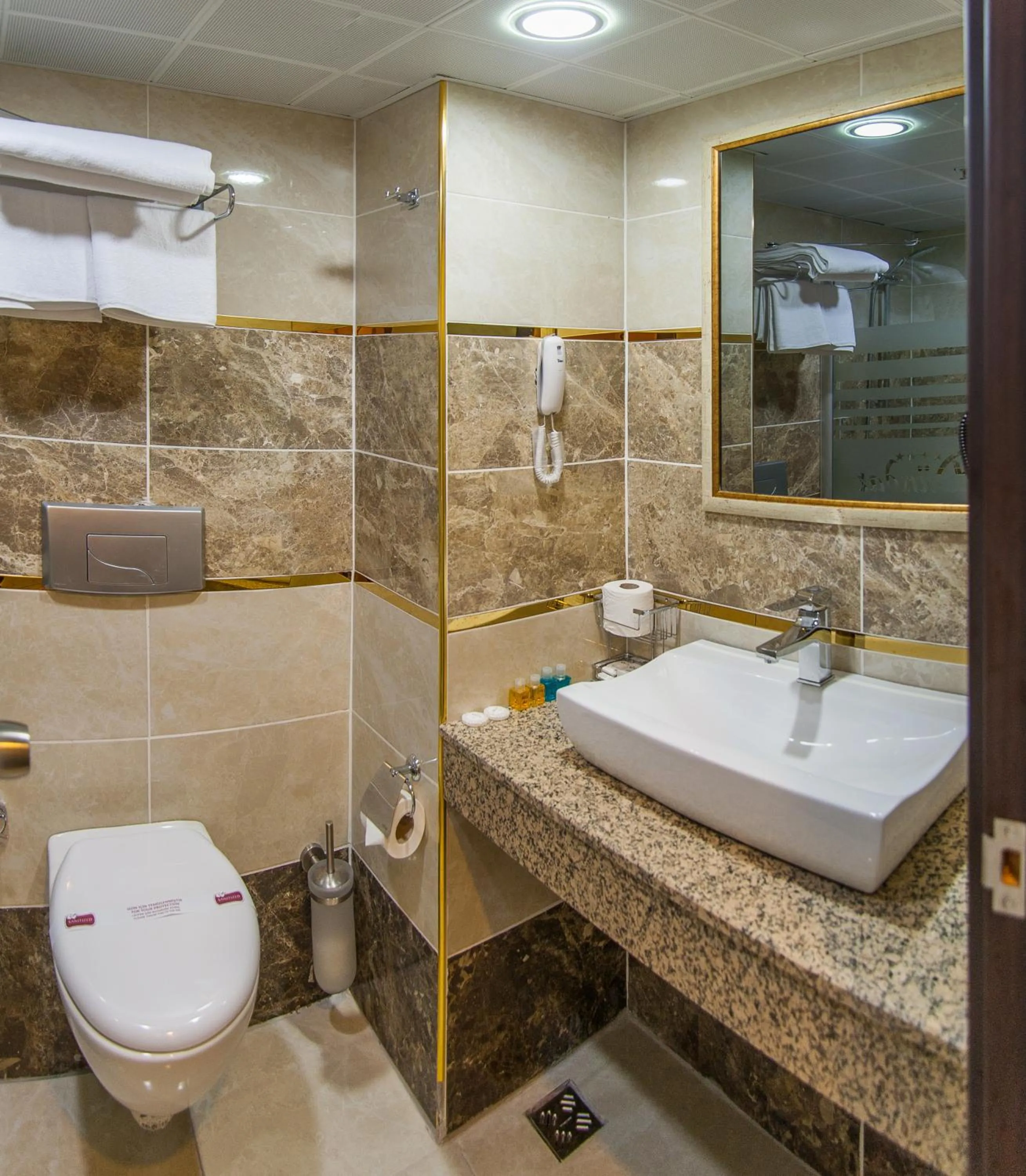 Bathroom in Dündar Hotel