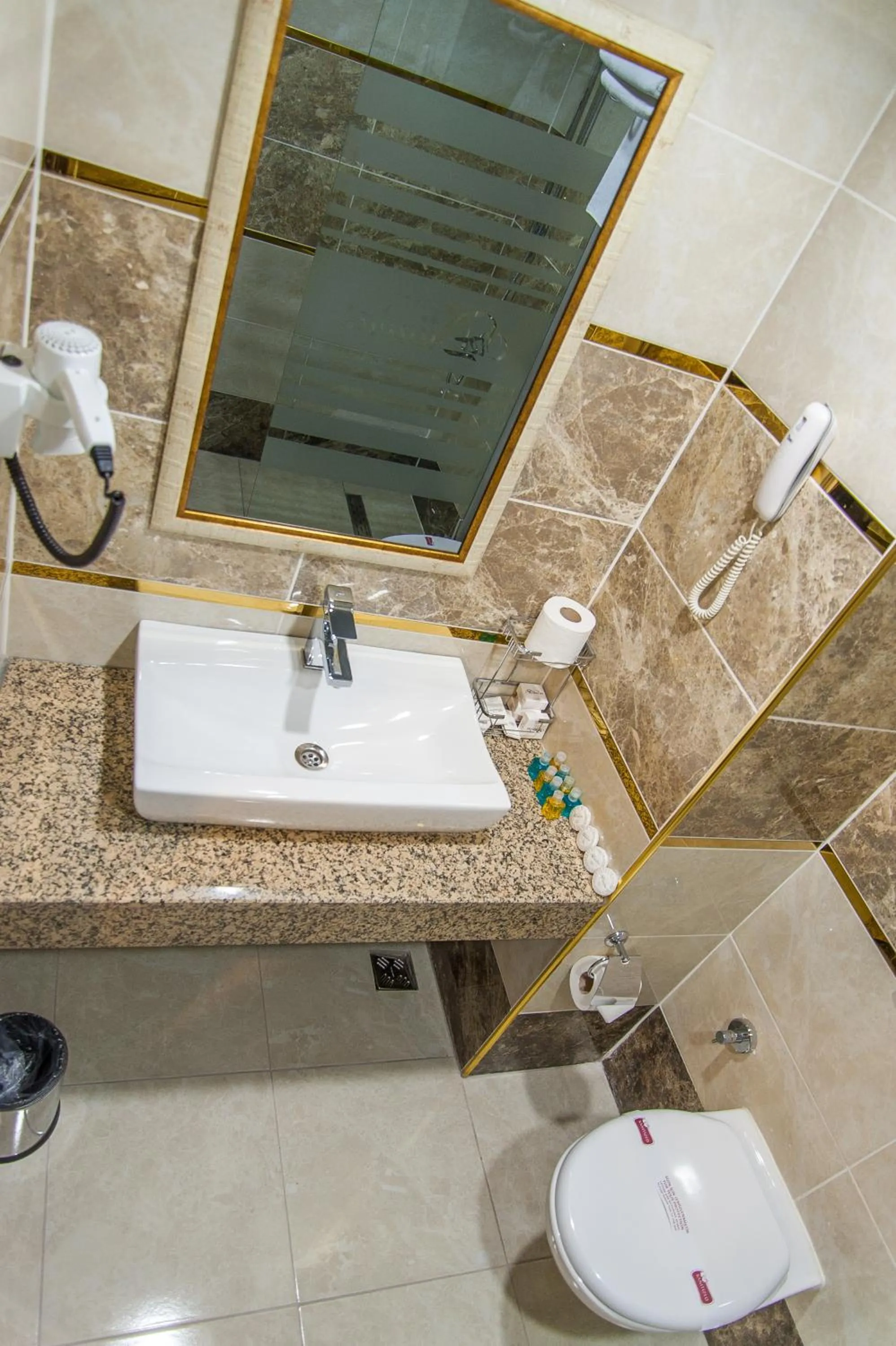 Bathroom in Dündar Hotel