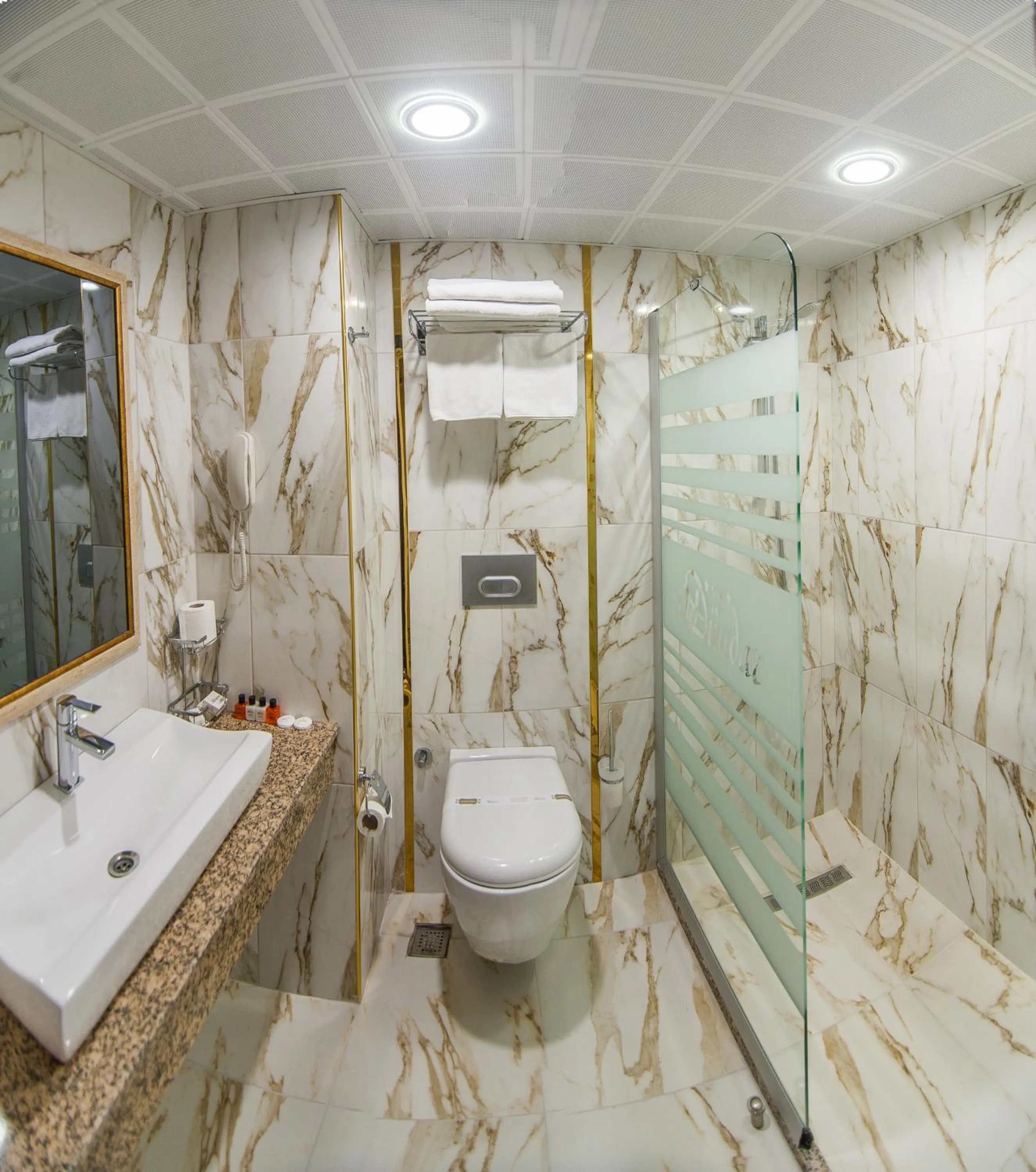 Bathroom in Dündar Hotel