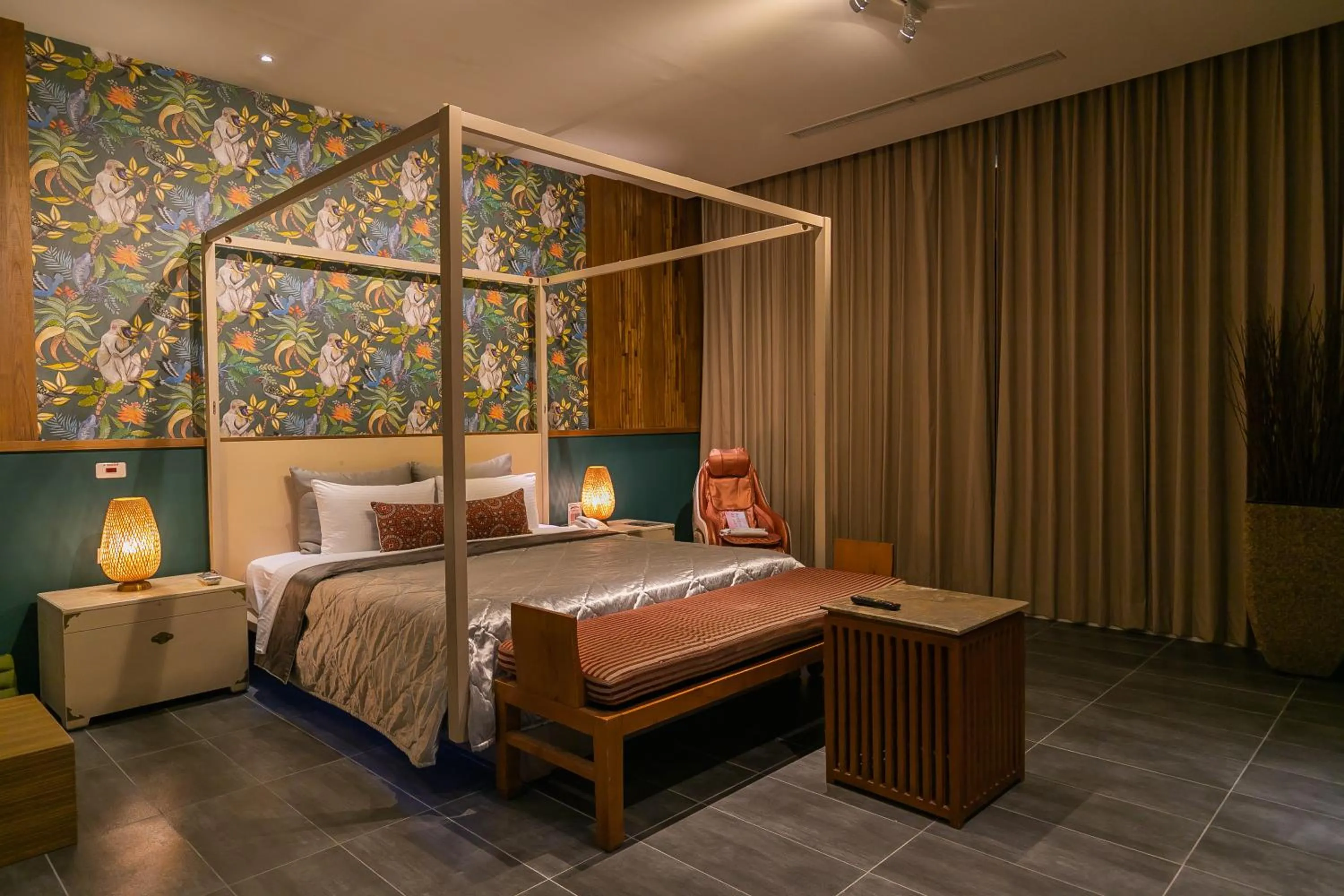 Bed in Vogue Boutique Motel