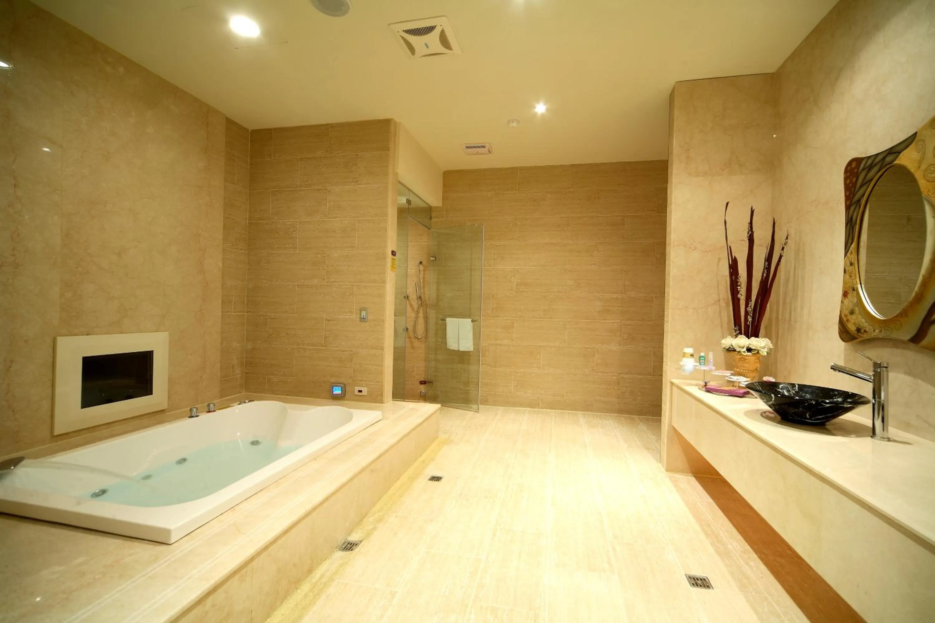 Bathroom in Vogue Boutique Motel