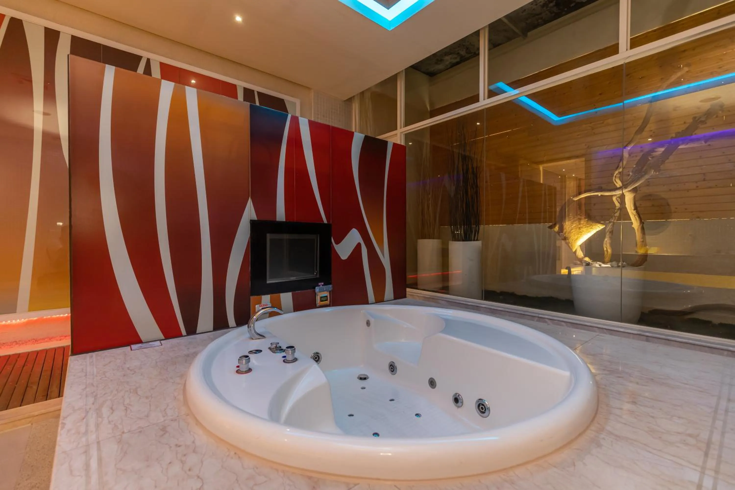 Shower in Vogue Boutique Motel