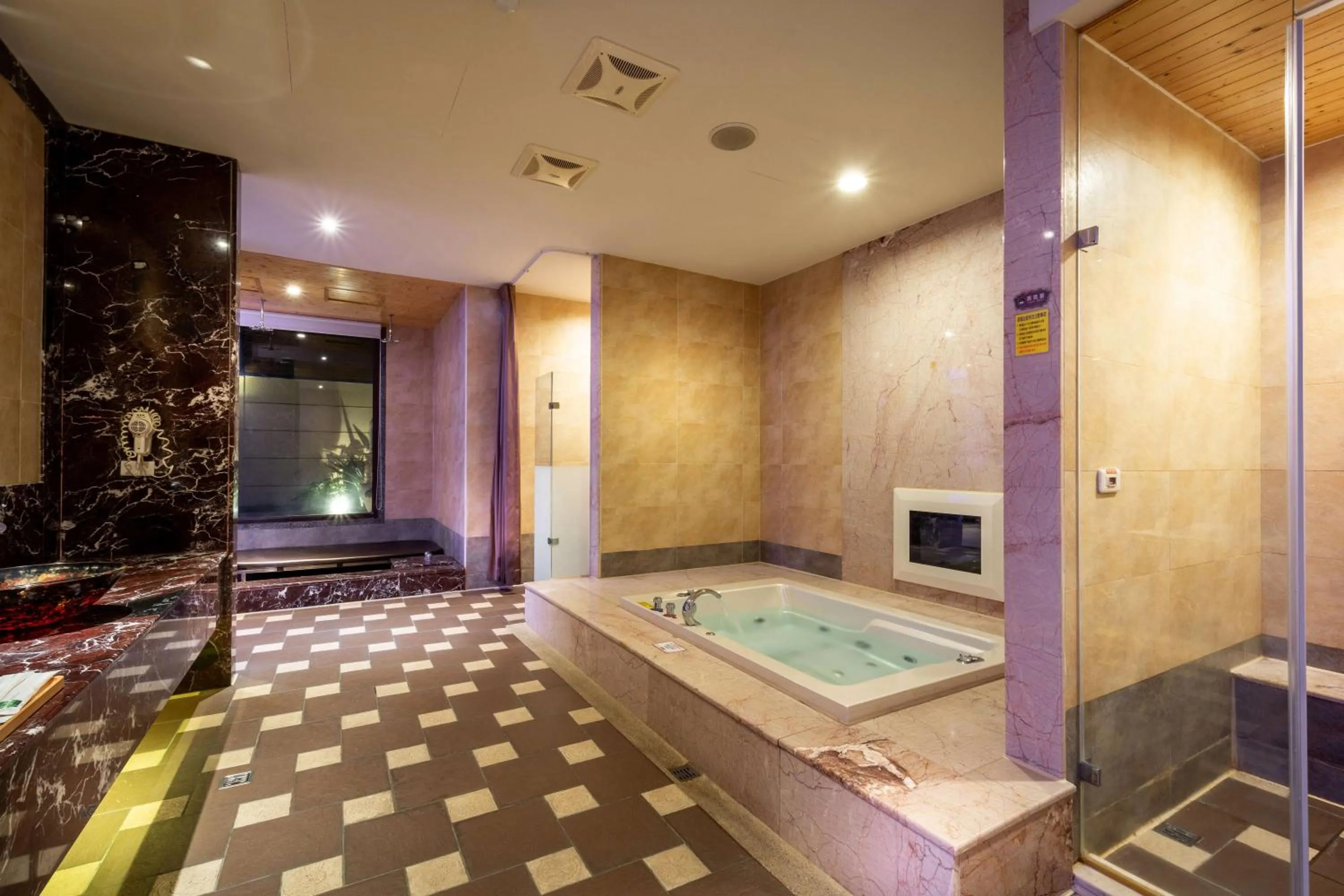 Bathroom in Vogue Boutique Motel