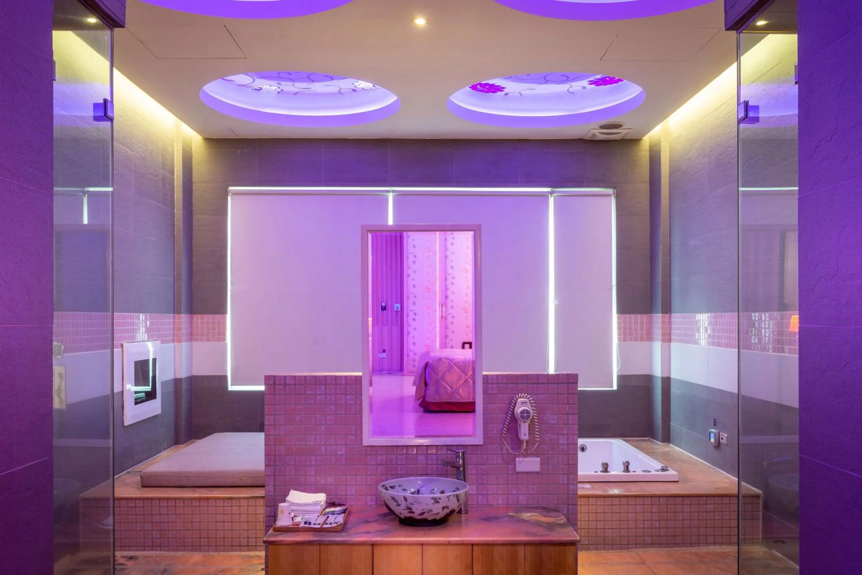 Shower in Vogue Boutique Motel