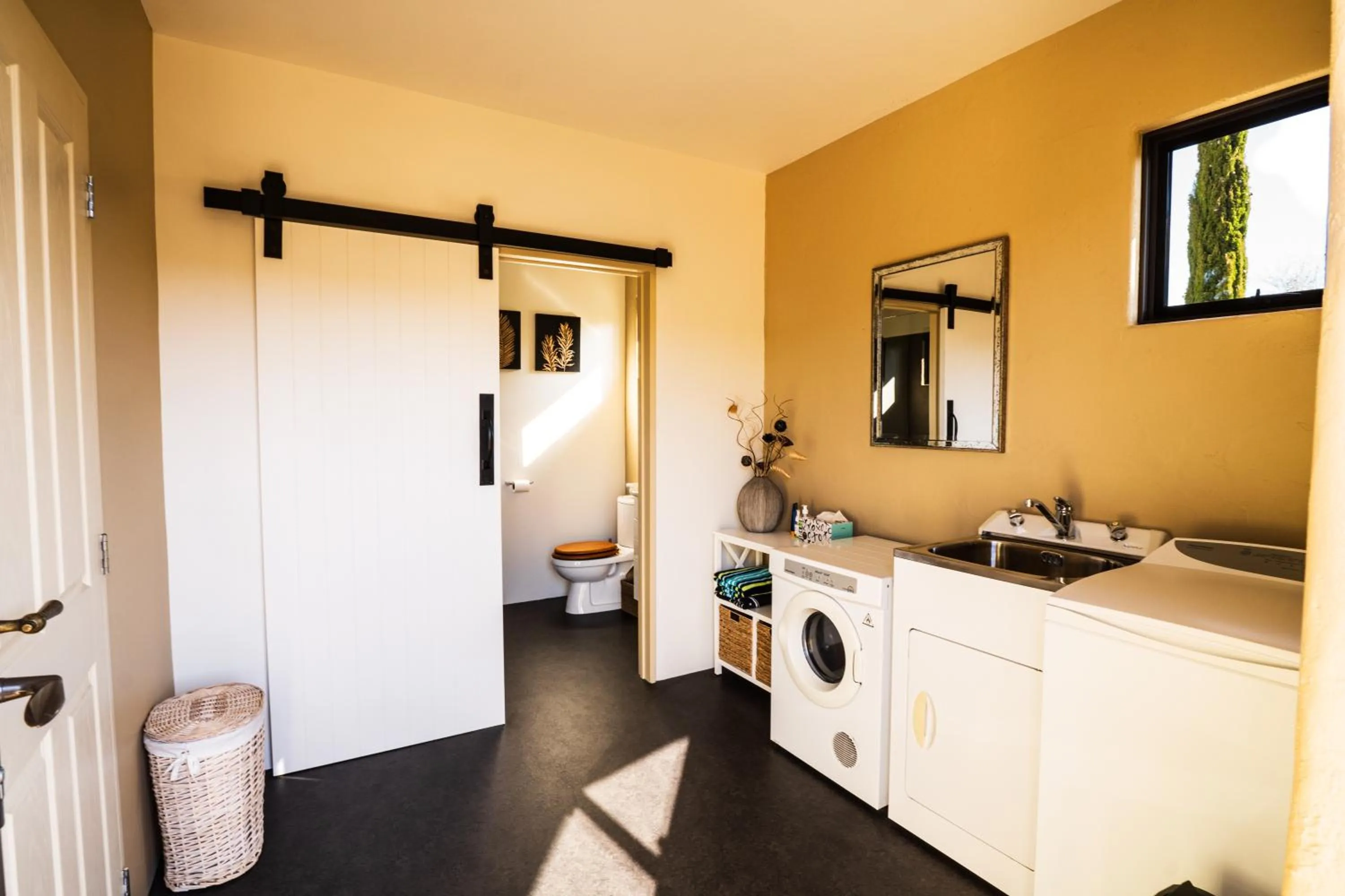 Toilet in Bannockburn House