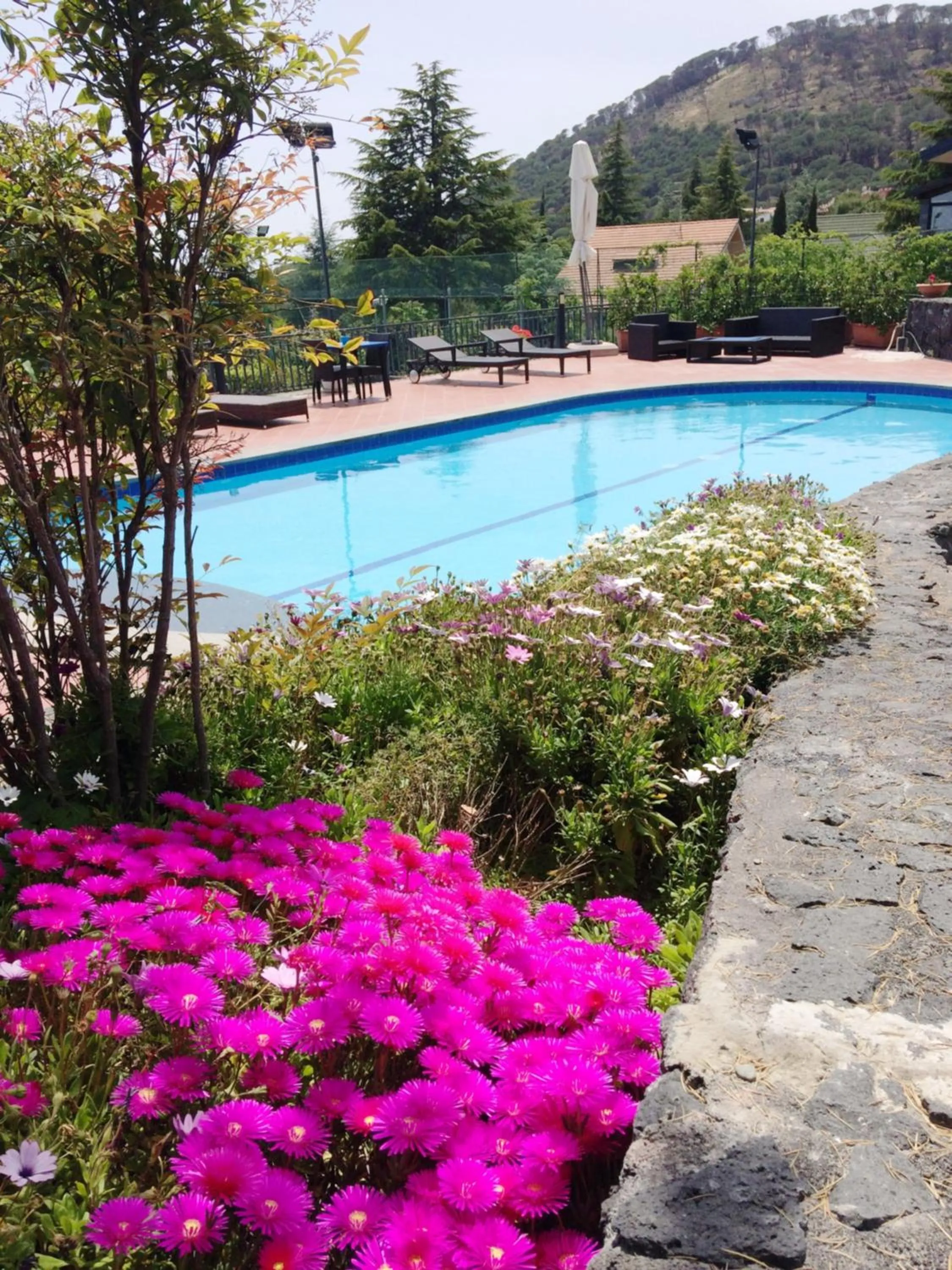 Swimming pool in Etna Hut