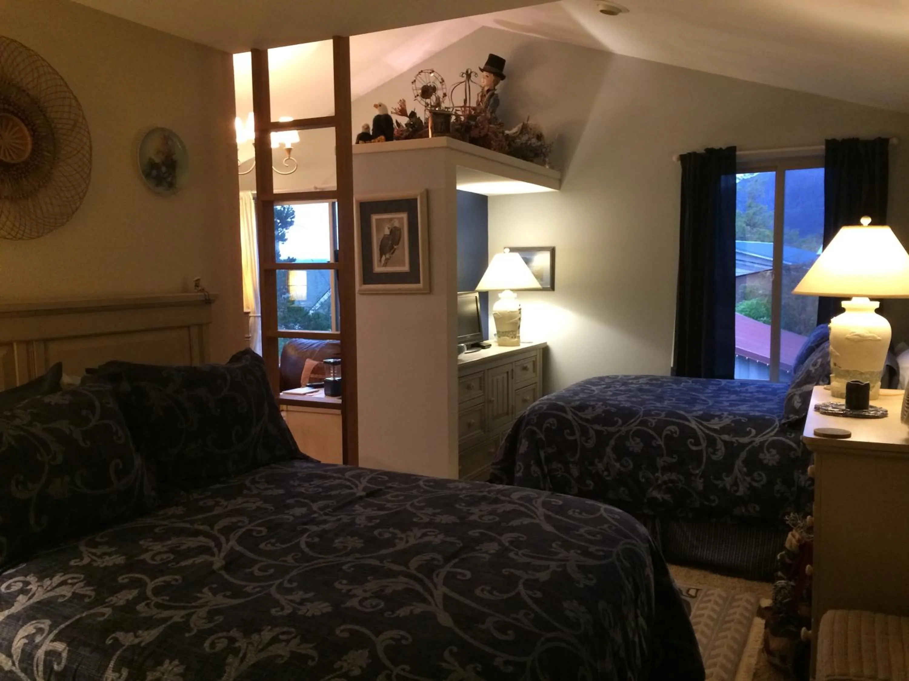 Bed in Black Bear Inn