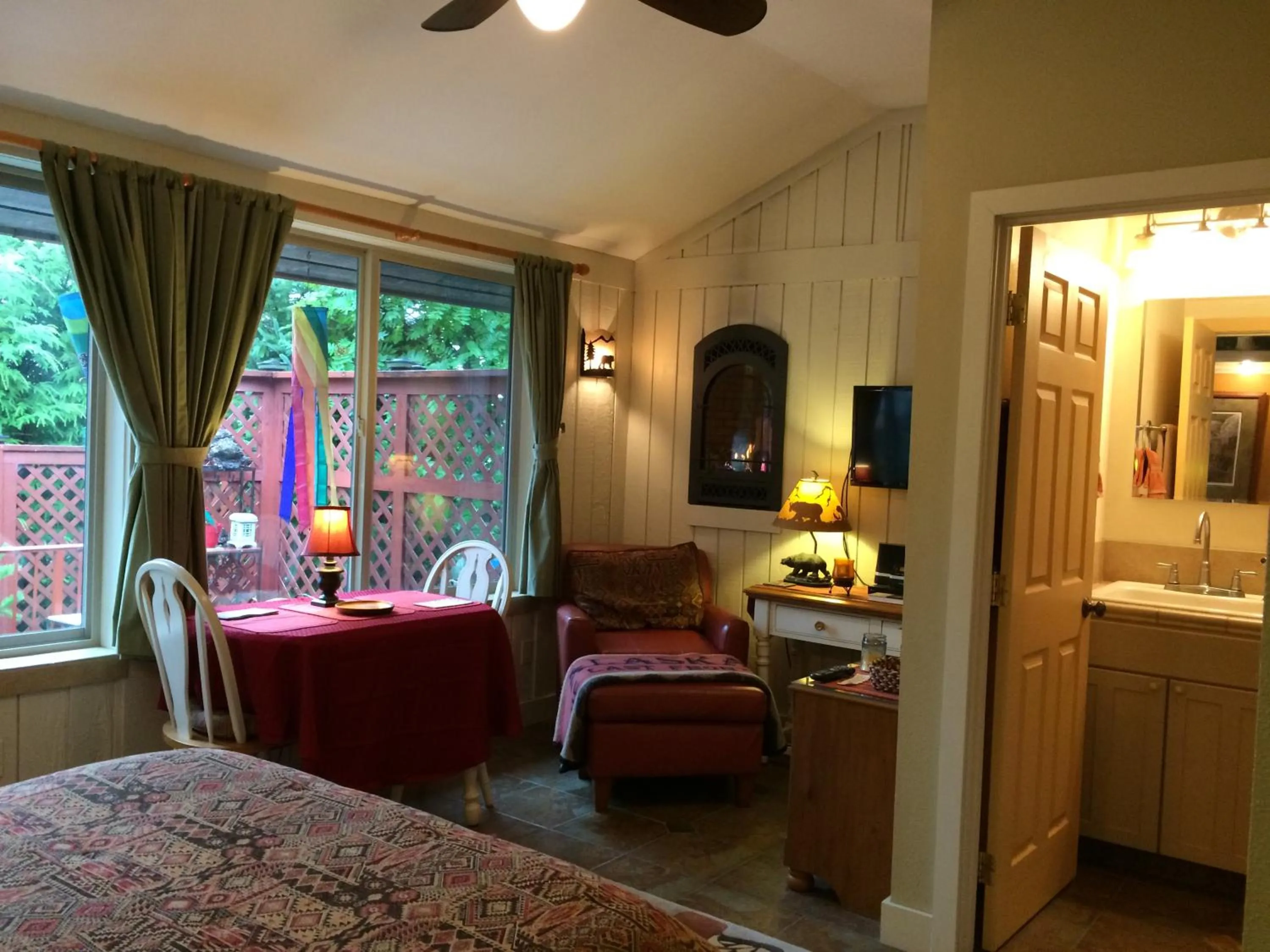 Photo of the whole room in Black Bear Inn