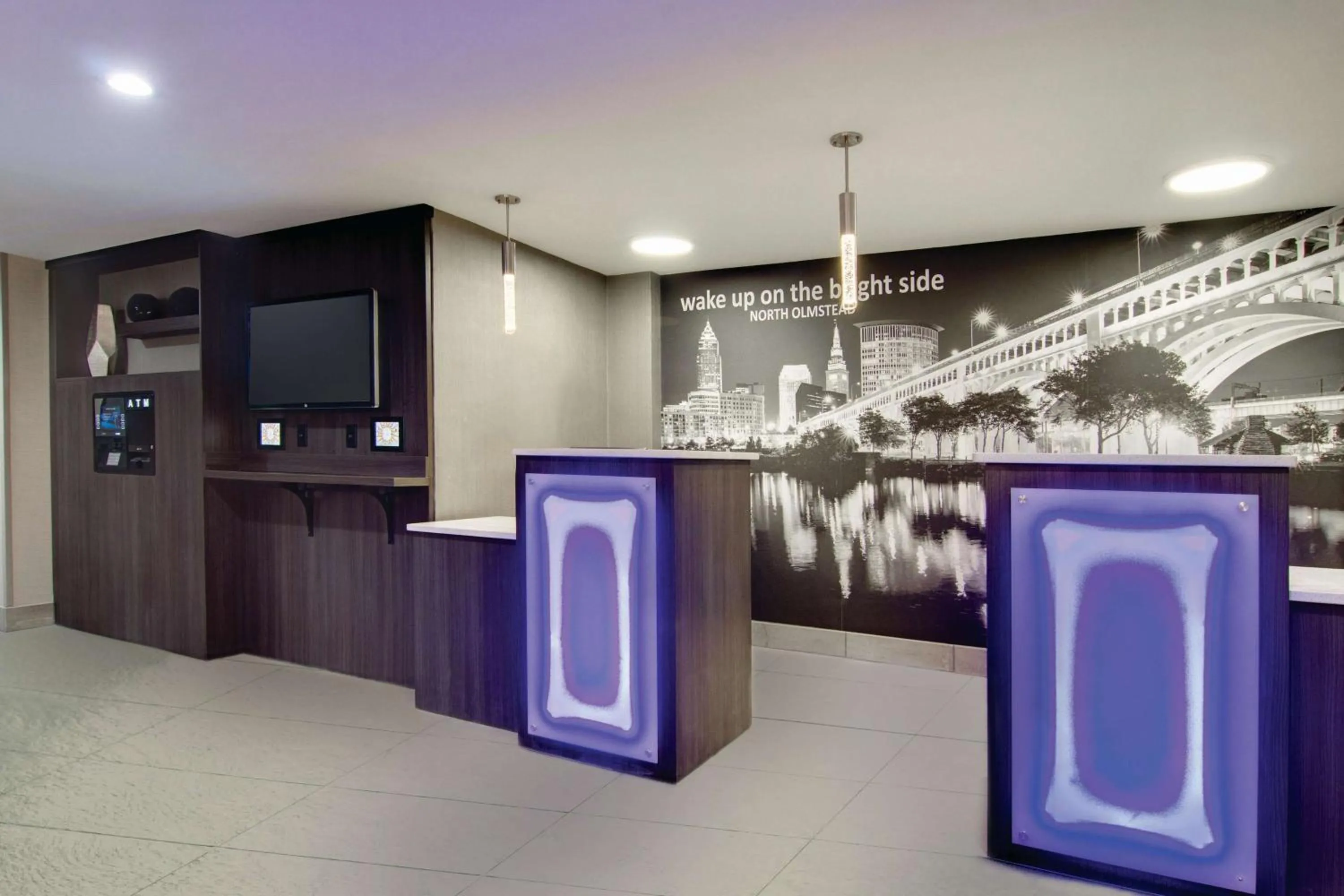 Lobby or reception in La Quinta by Wyndham Cleveland Airport West