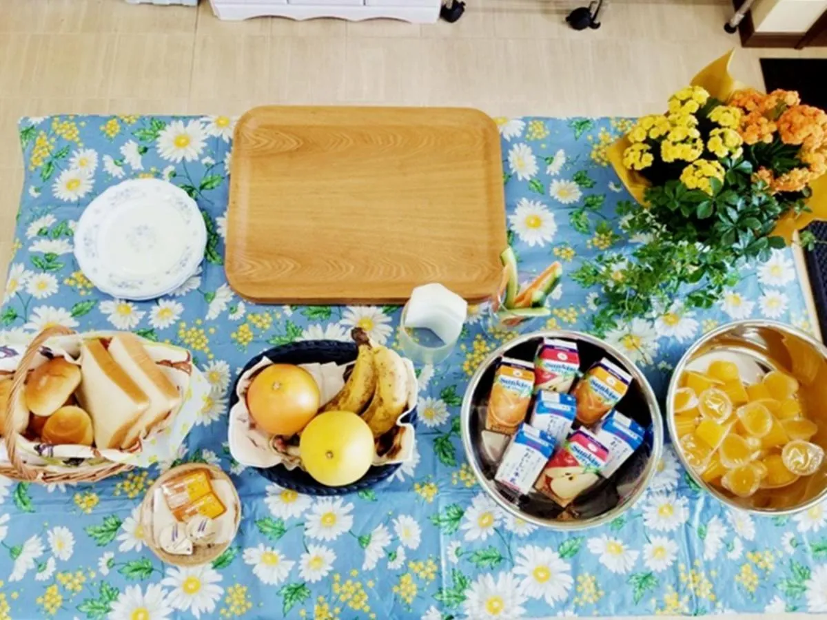 Breakfast in Lodge B&W