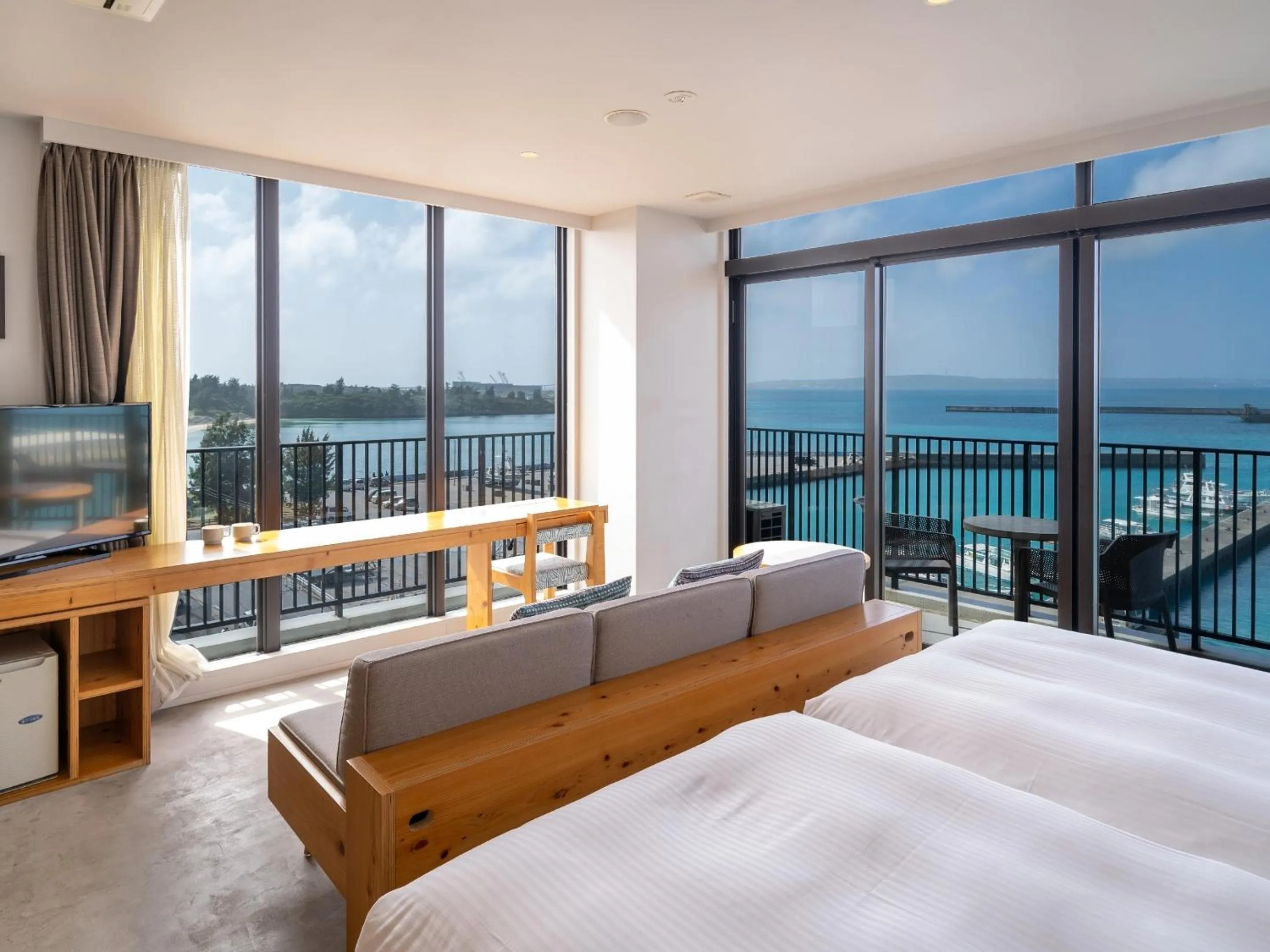 View (from property/room), Bed in Hotel Locus