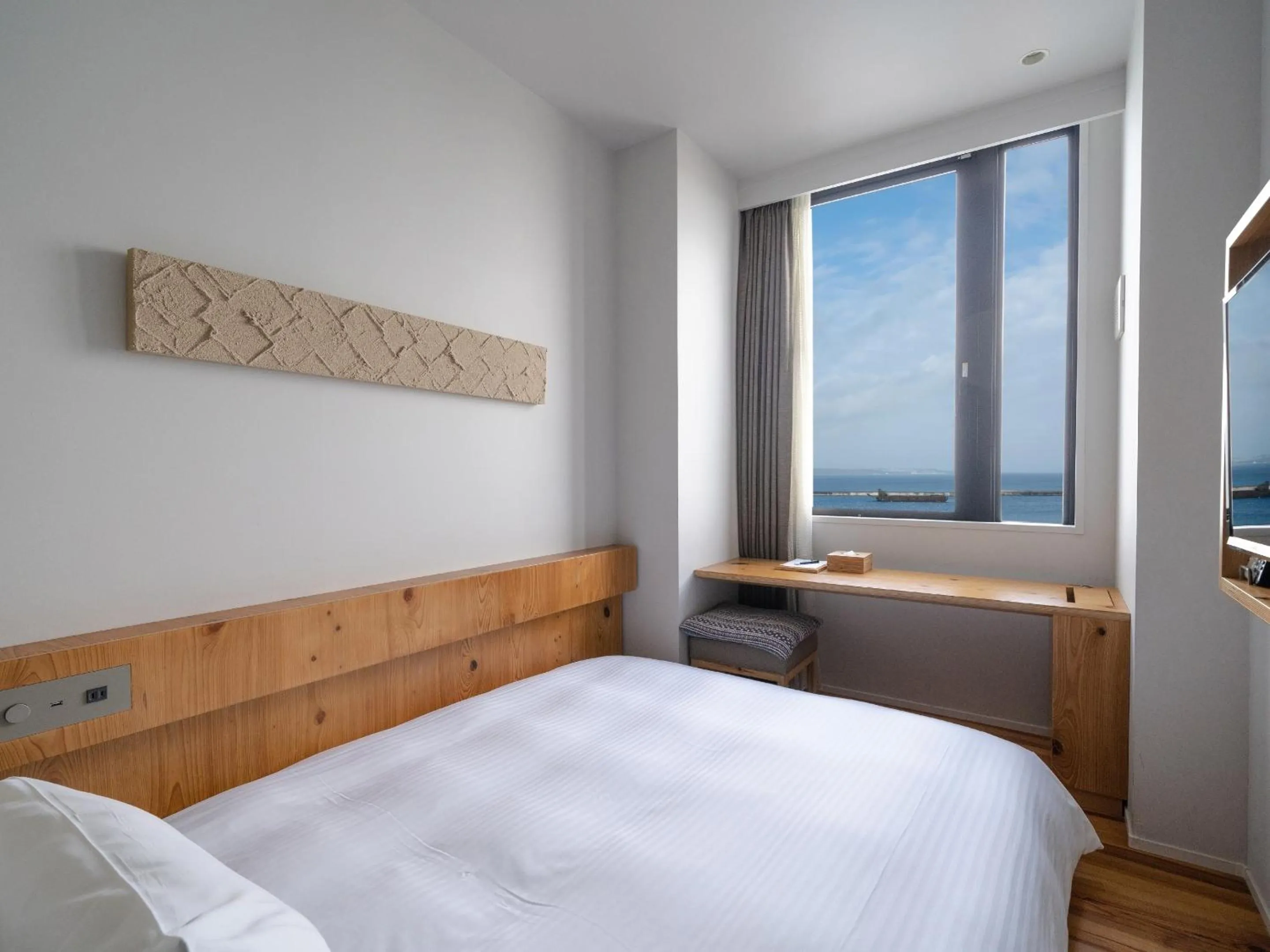 View (from property/room), Bed in Hotel Locus