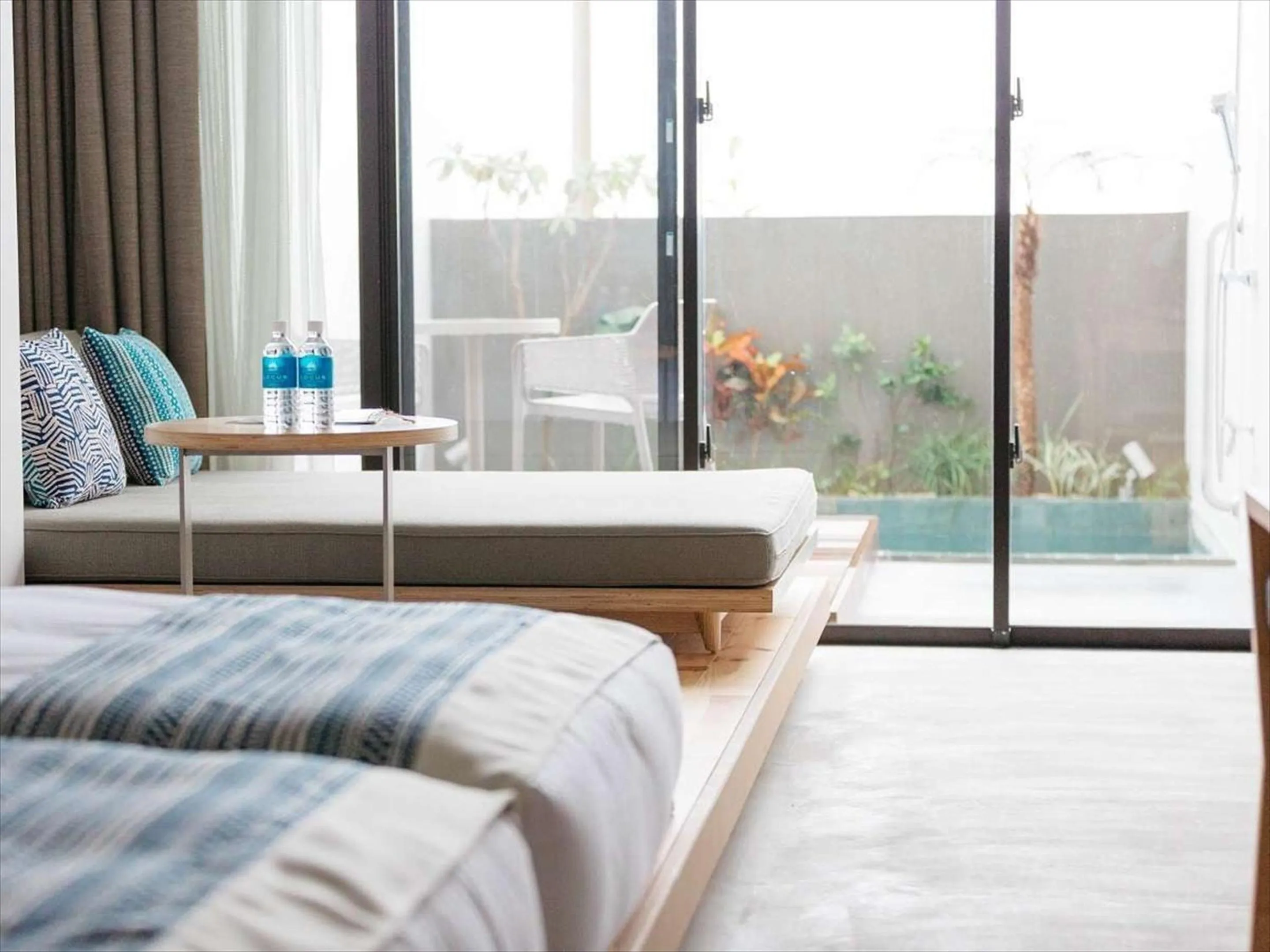 View (from property/room), Bed in Hotel Locus