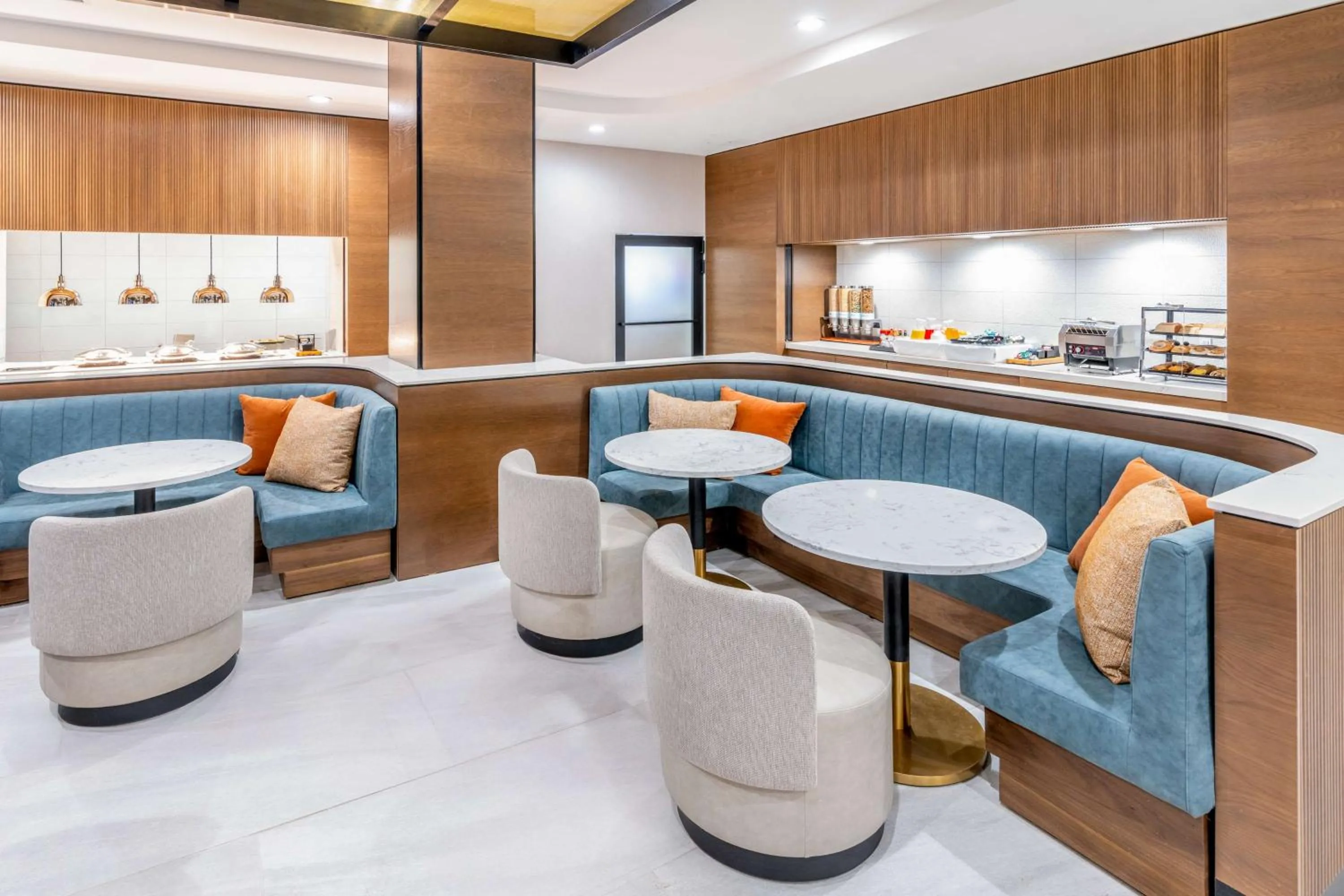 Restaurant/places to eat in Hilton Garden Inn Albuquerque Uptown