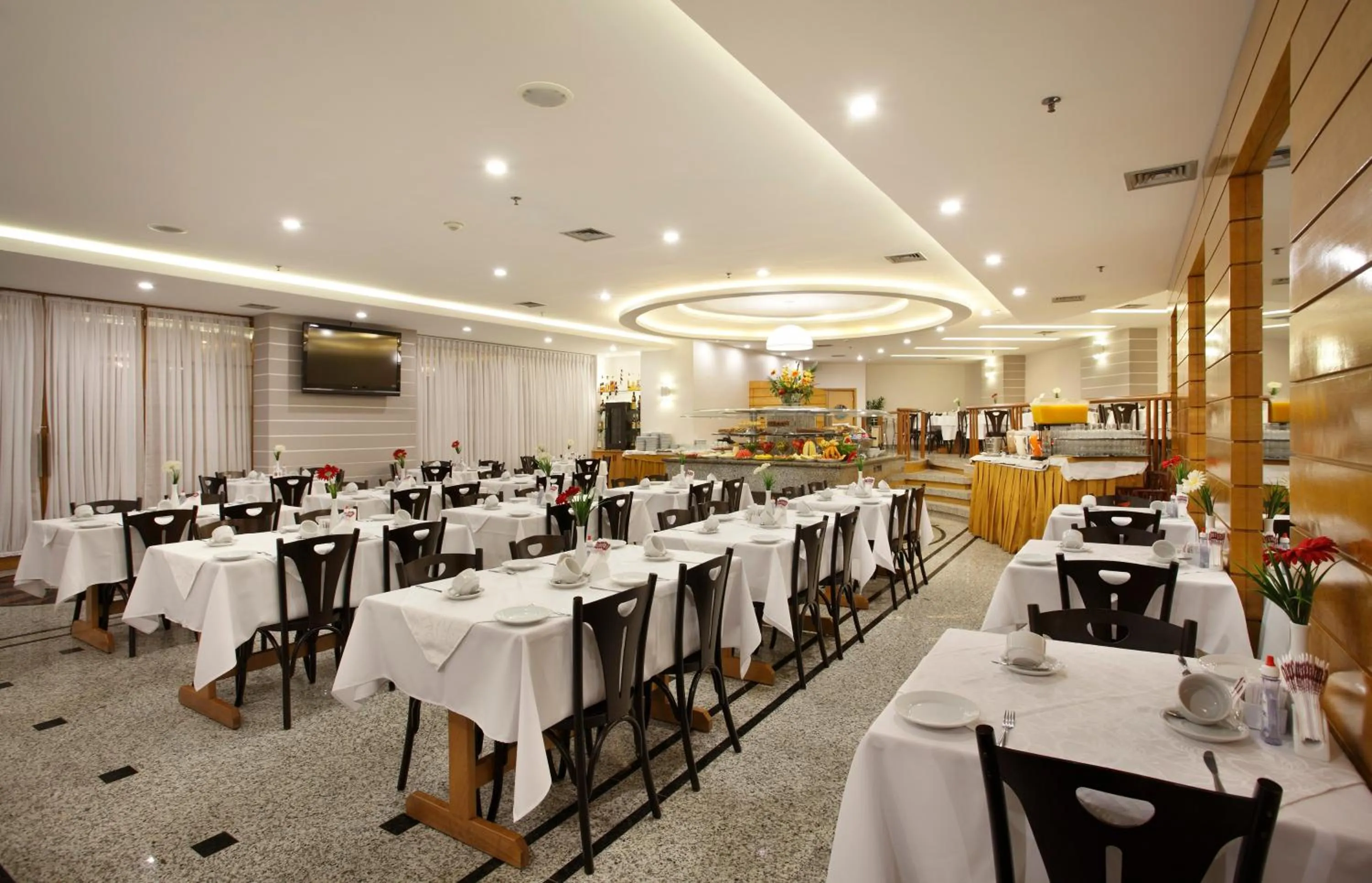 Restaurant/places to eat in Scorial Rio Hotel