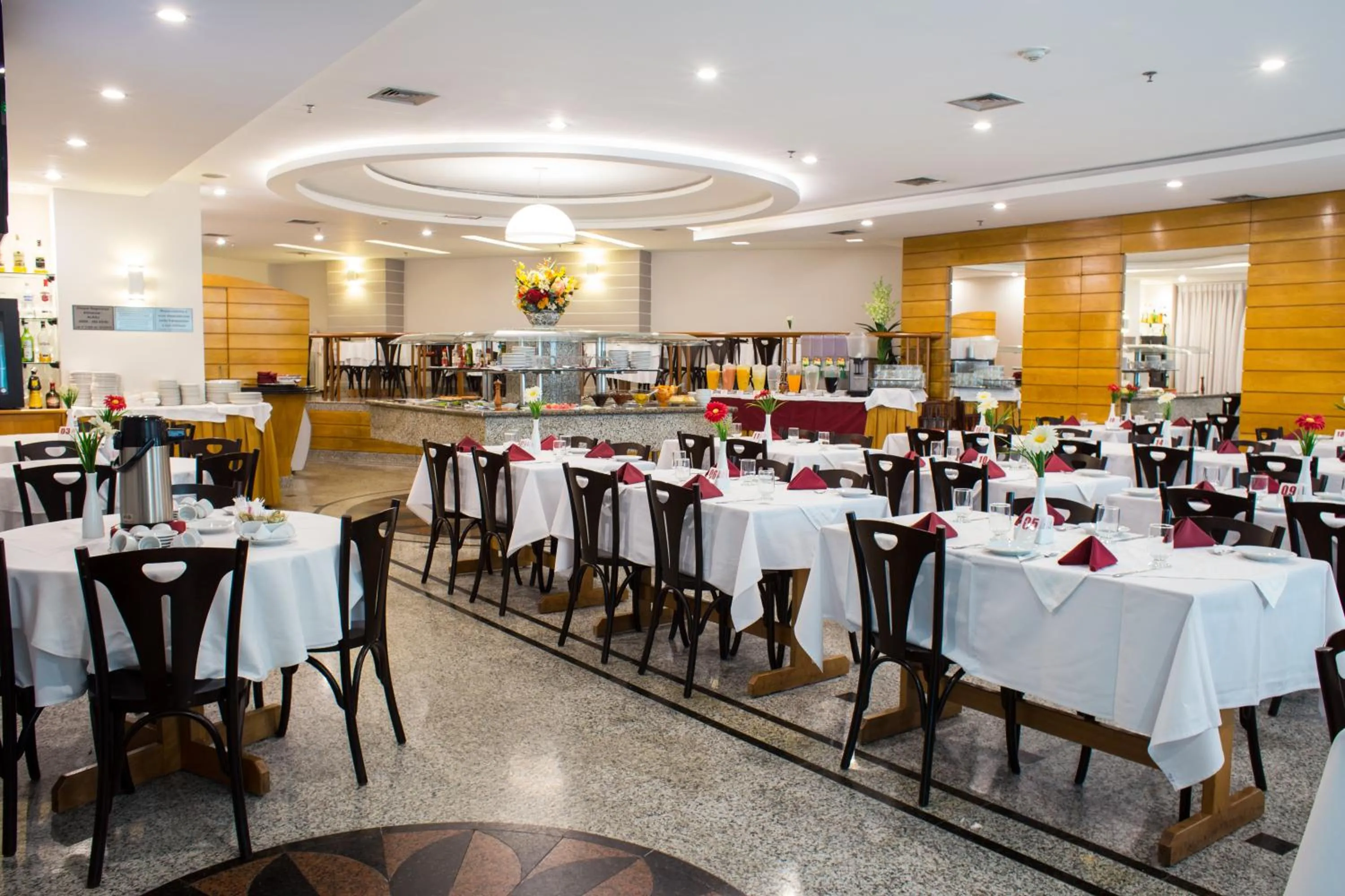 Restaurant/places to eat in Scorial Rio Hotel