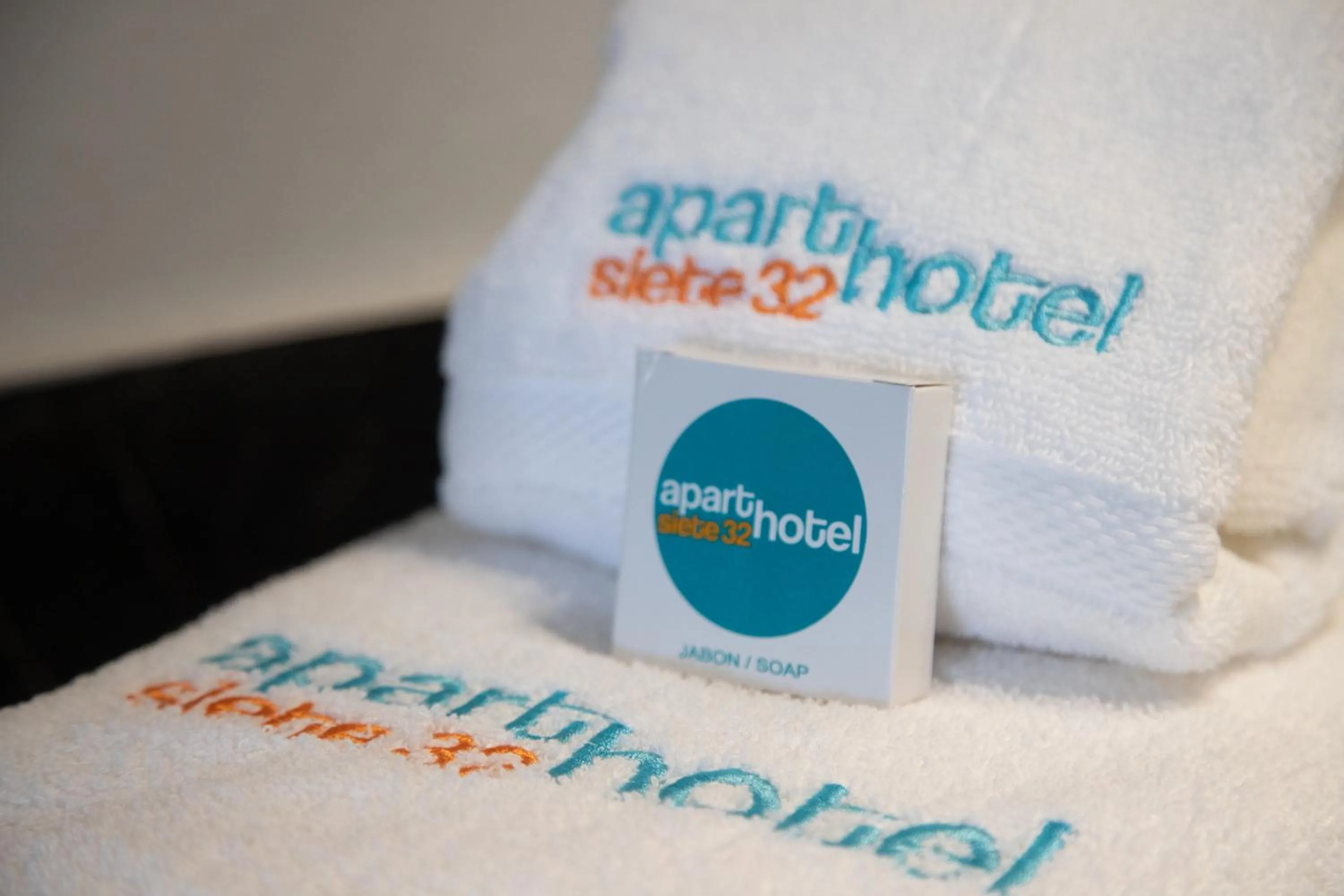 Bathroom, Bed in Aparthotel Siete 32