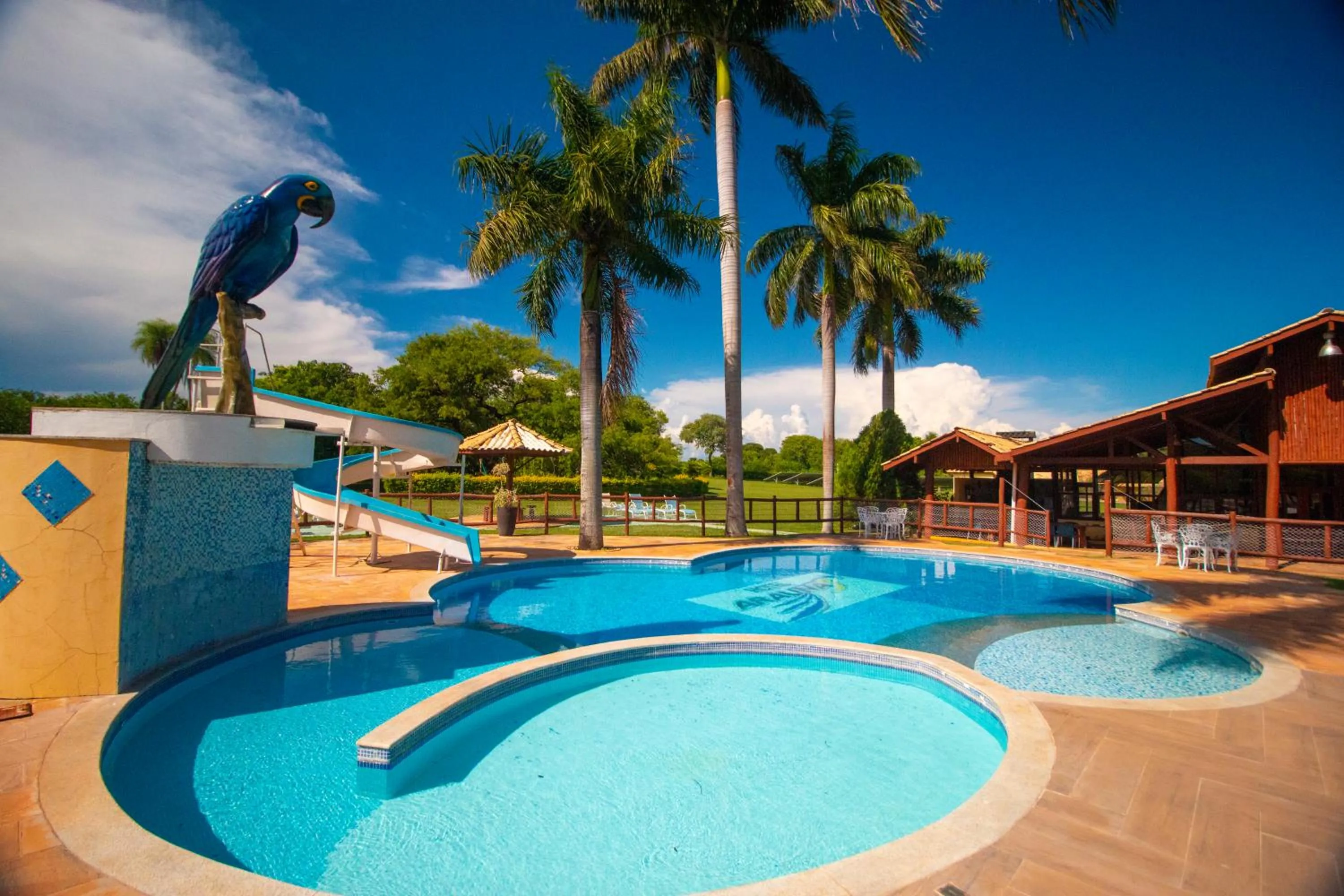 Swimming pool in Hotel Pousada Arauna
