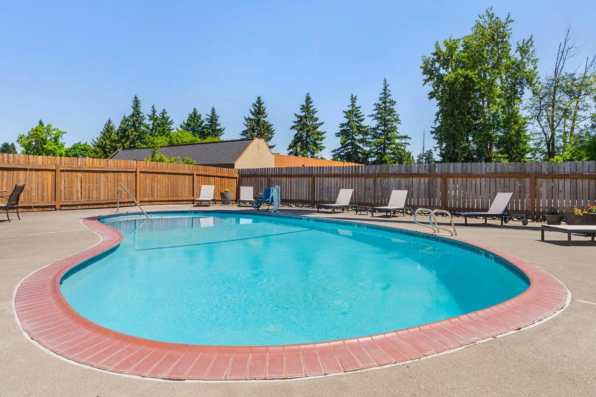 Swimming pool in Comfort Inn & Suites Vancouver Downtown City Center