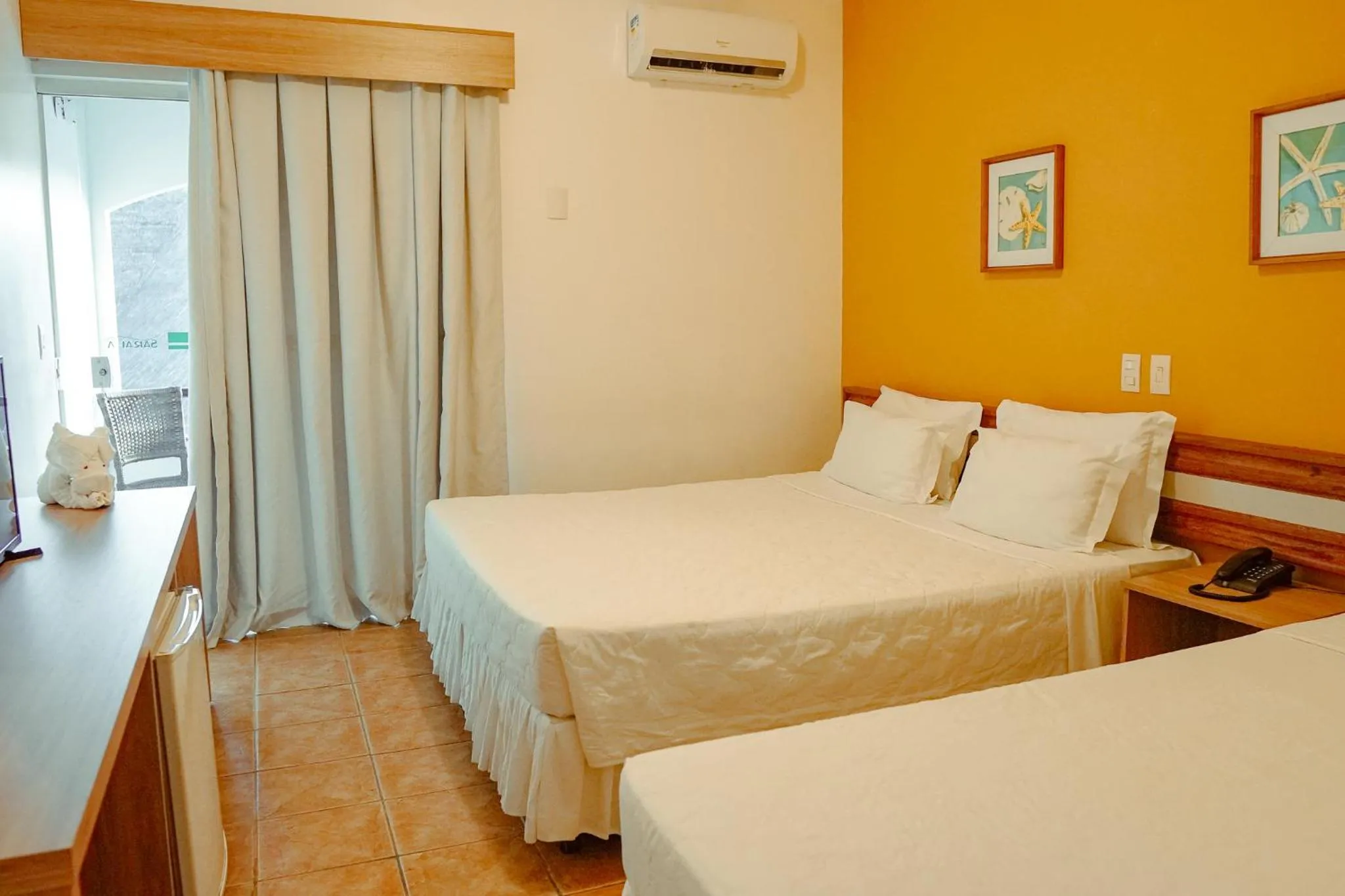 Bed in Sarana Praia Hotel