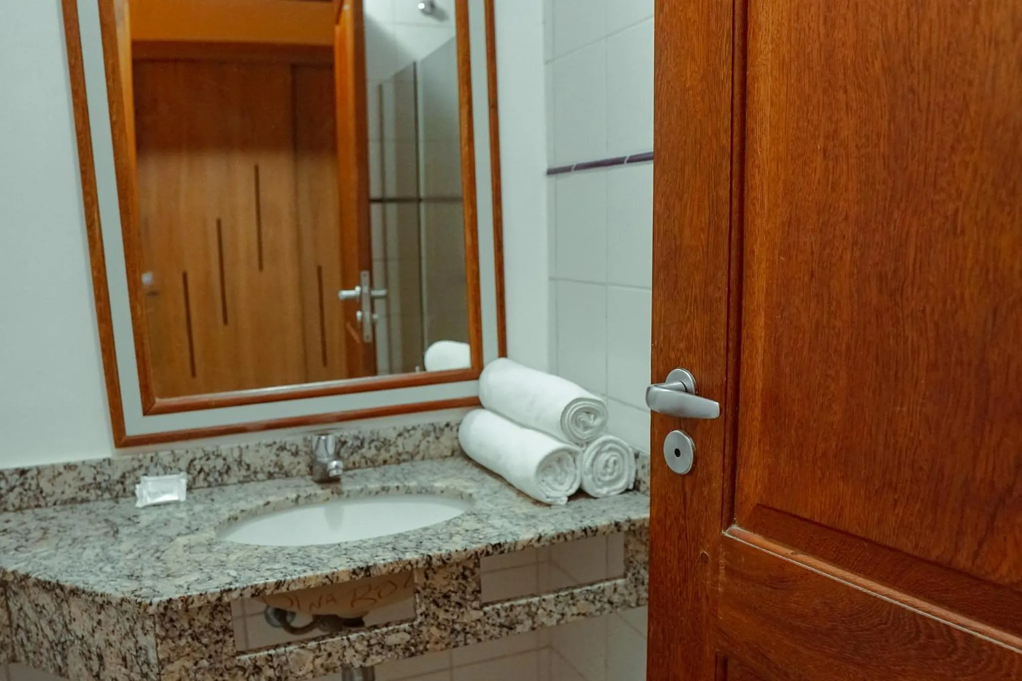 Bathroom in Sarana Praia Hotel