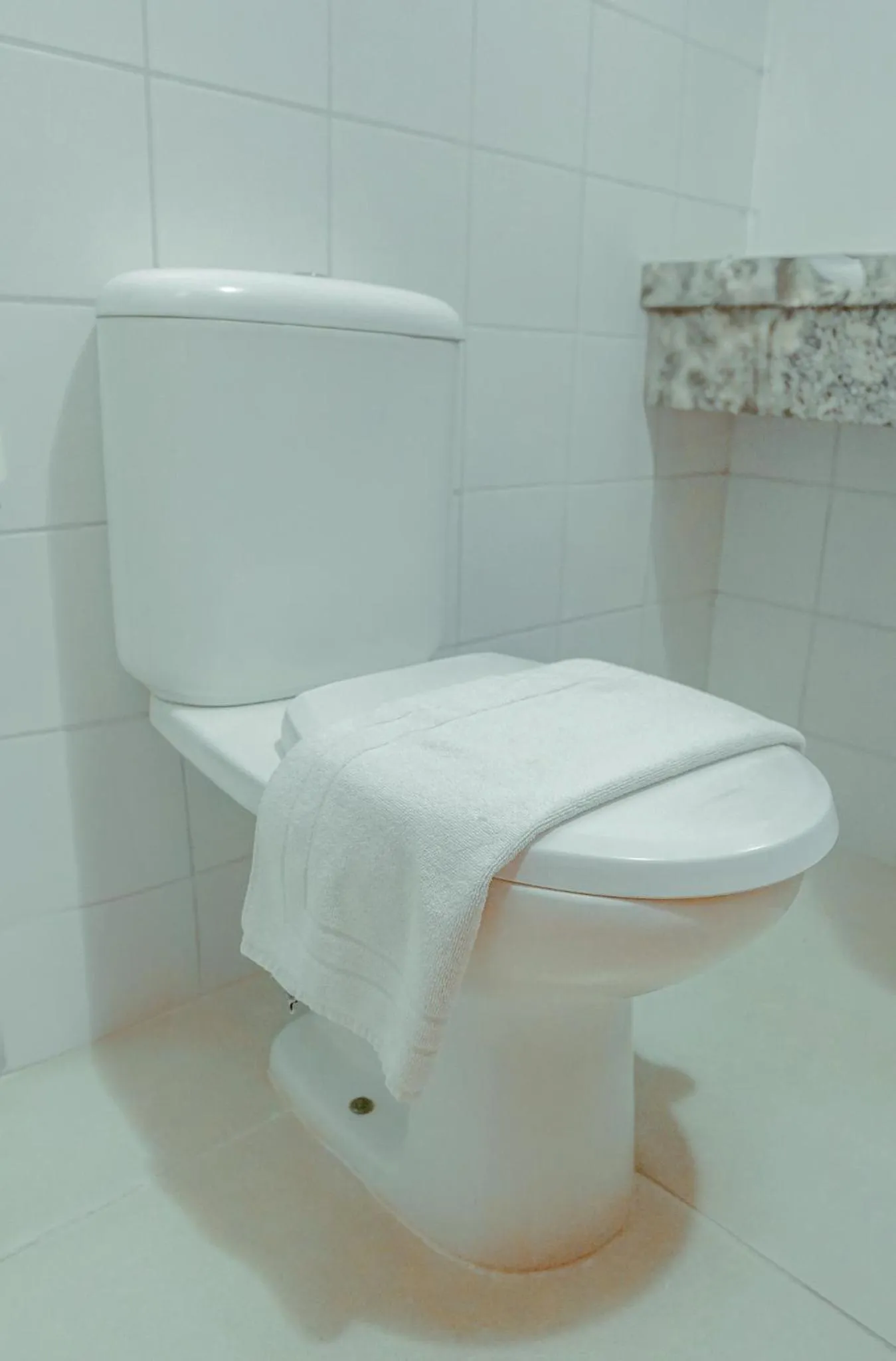 Bathroom in Sarana Praia Hotel