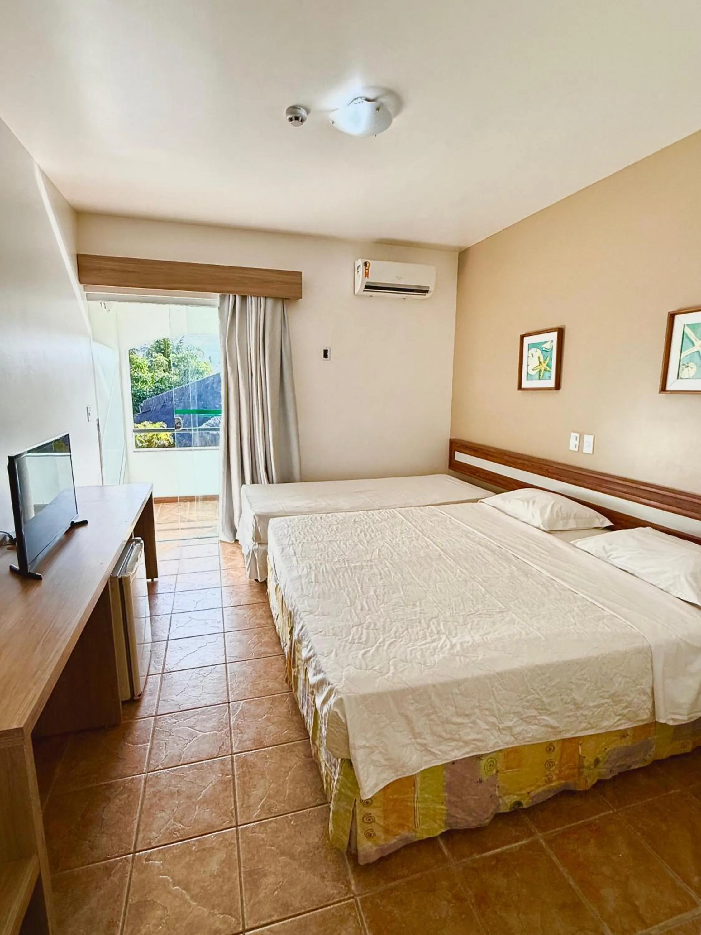 Bed in Sarana Praia Hotel