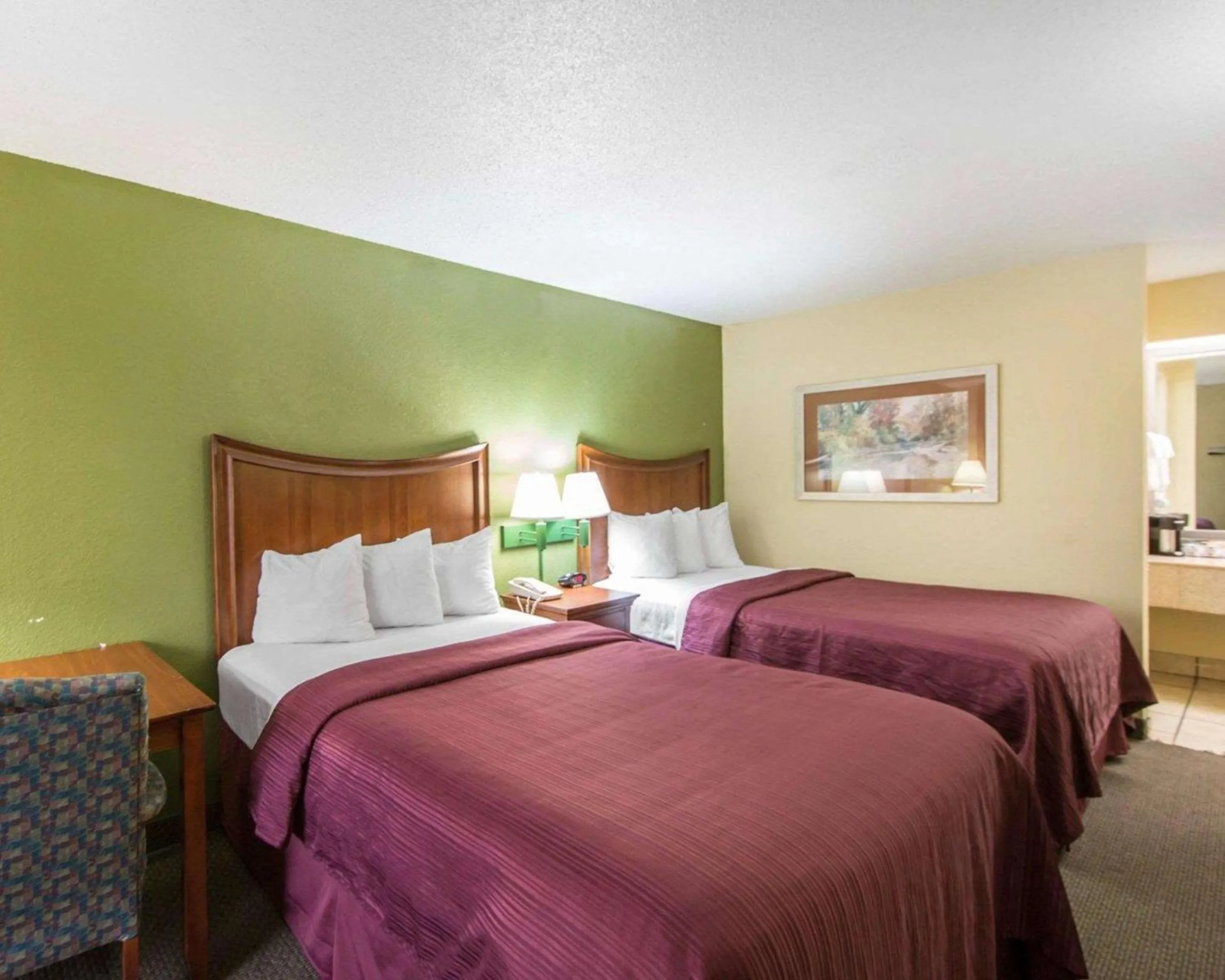 Photo of the whole room, Bed in Quality Inn Merchants Drive