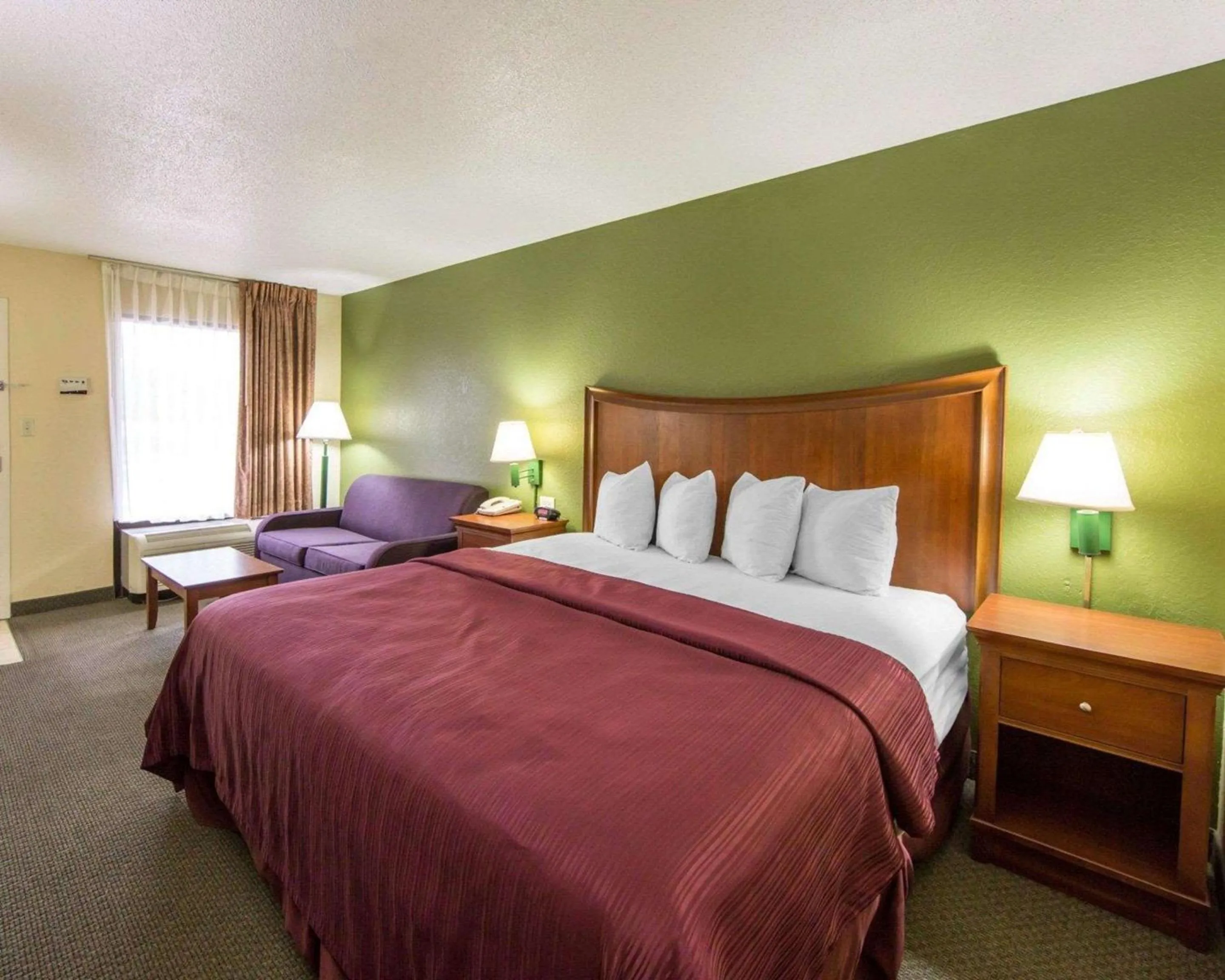 Photo of the whole room, Bed in Quality Inn Merchants Drive
