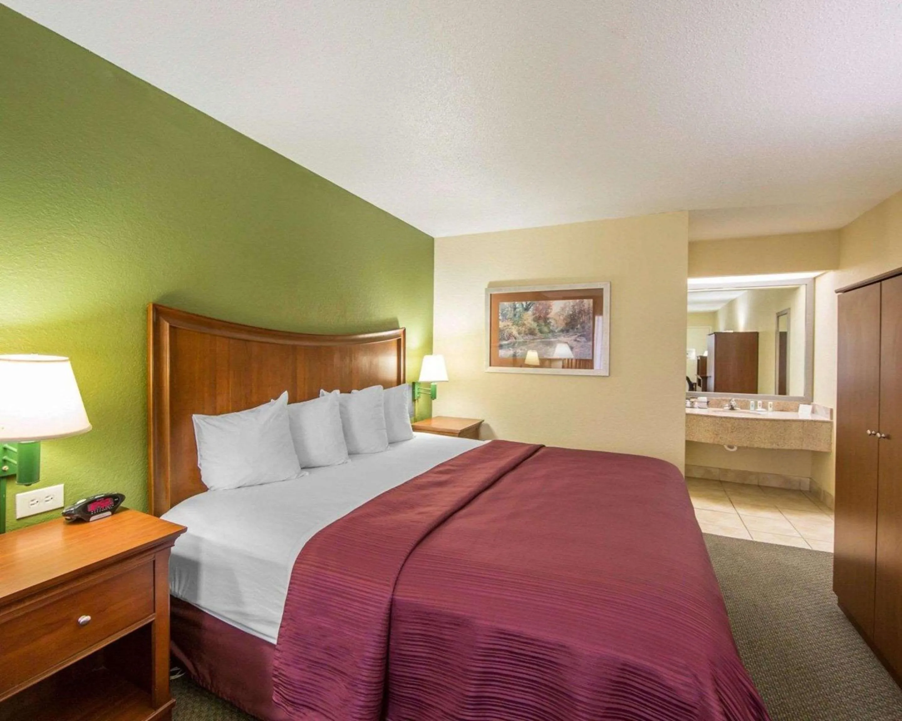 Photo of the whole room, Bed in Quality Inn Merchants Drive