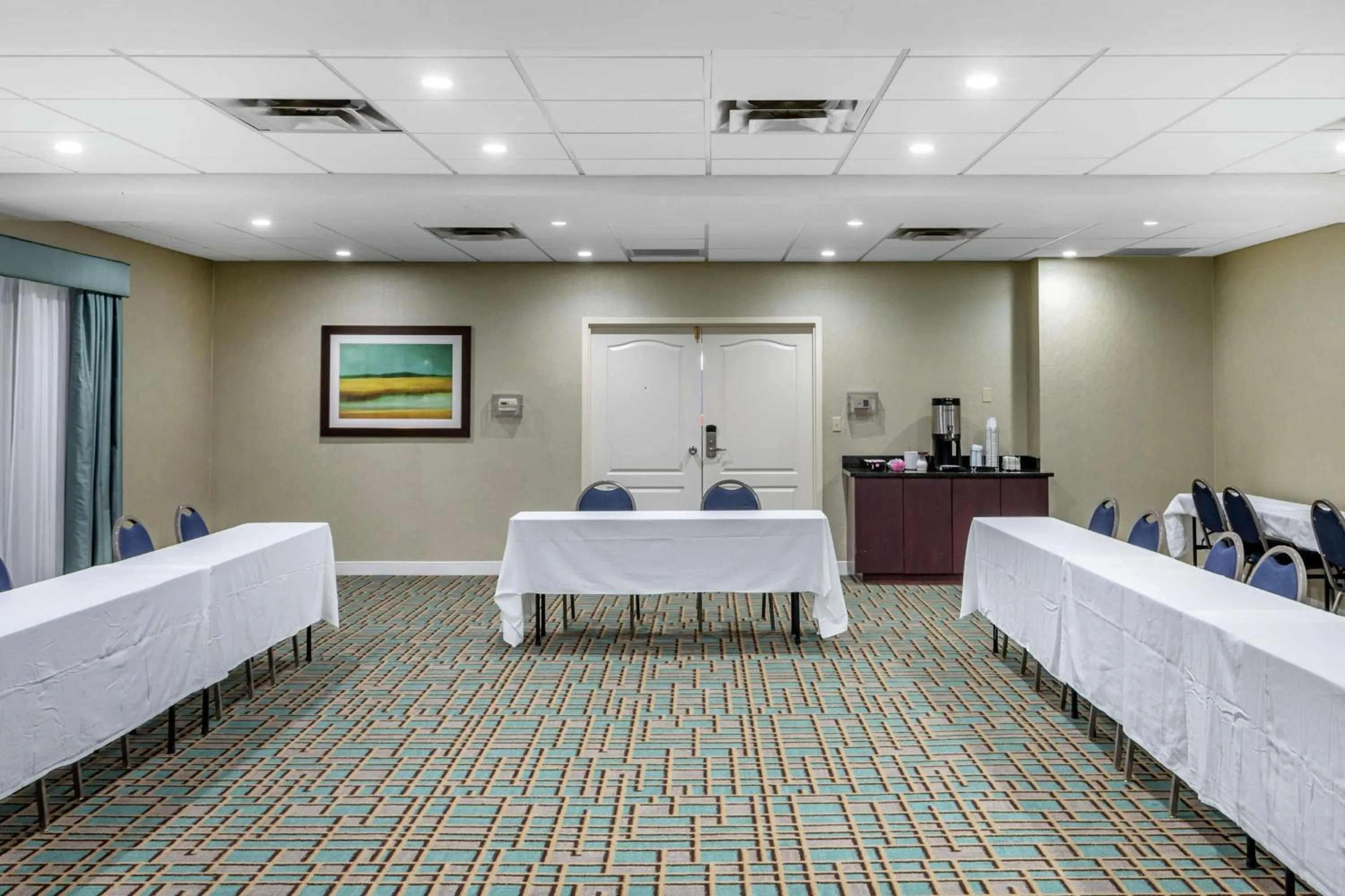 Meeting/conference room in Hampton Inn Adel