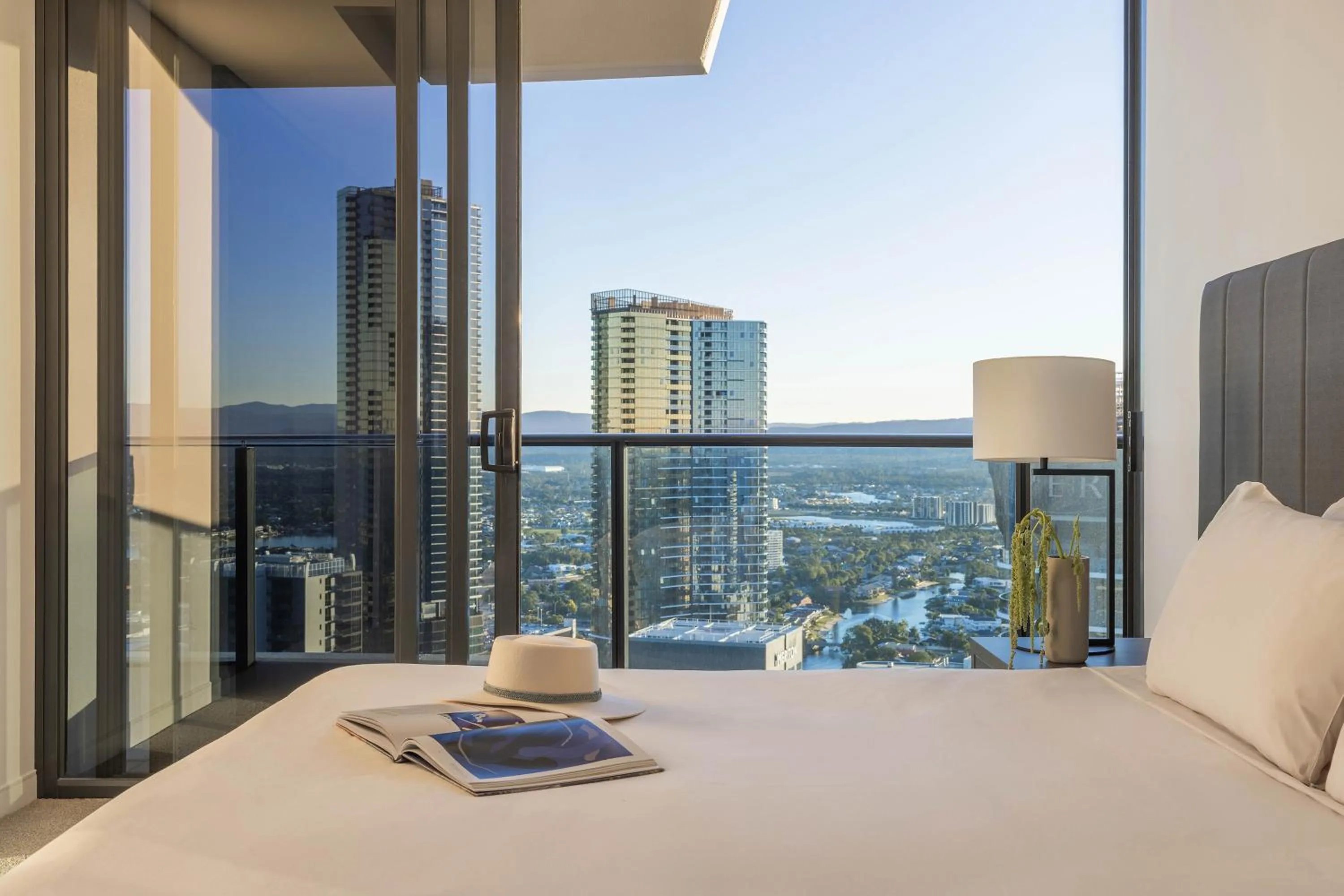 Bedroom, Bed in Peppers Broadbeach