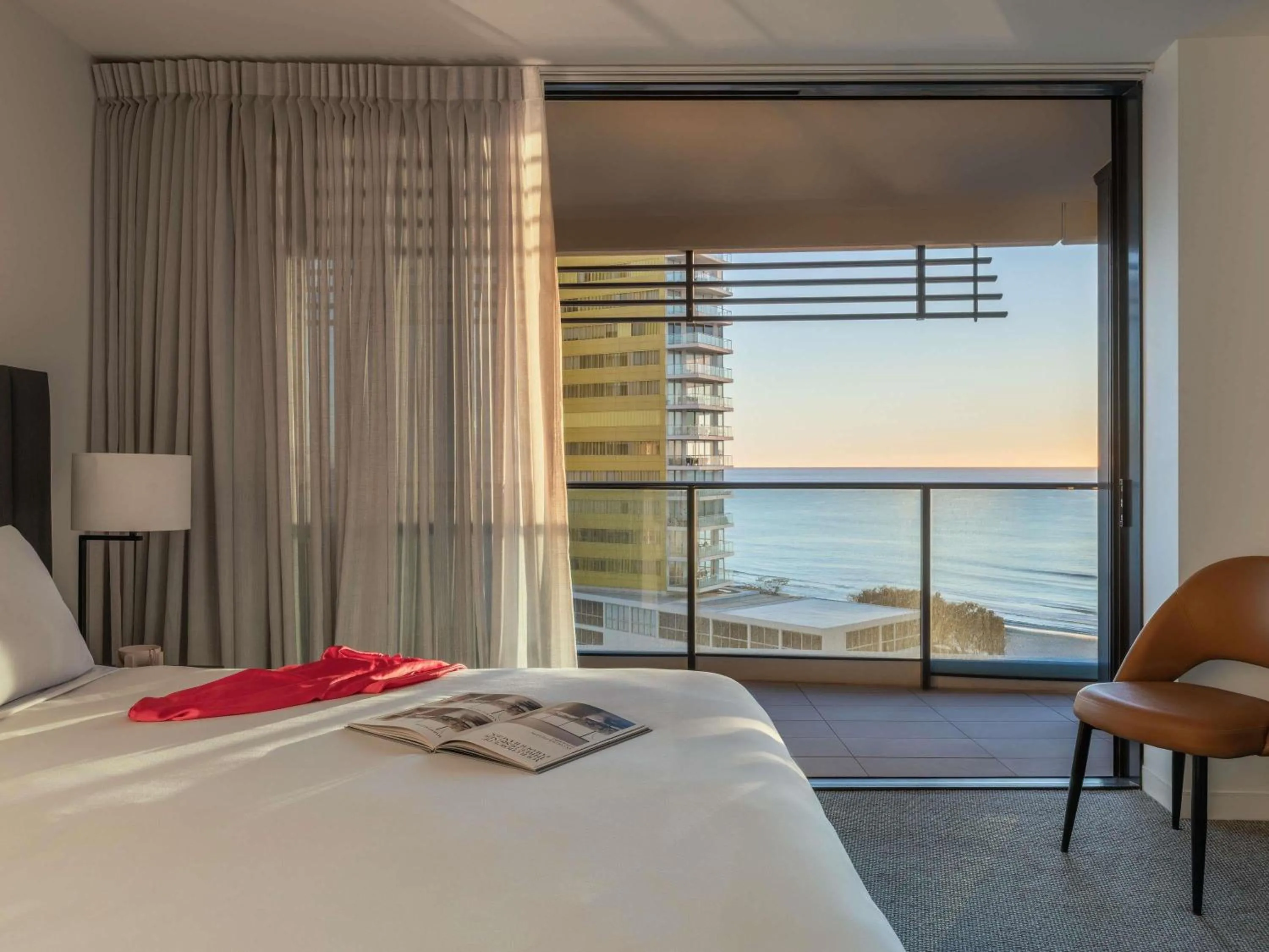 Bedroom, Bed in Peppers Broadbeach