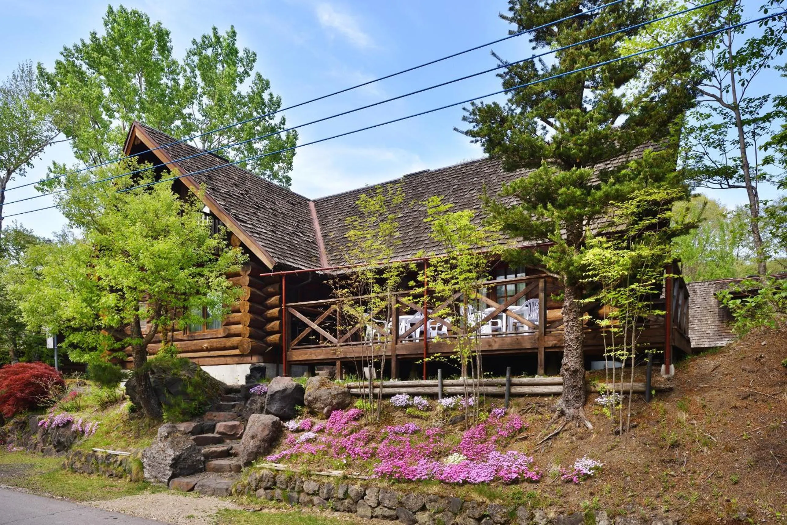 Photo of the whole room in Rental Log UrubeVillage