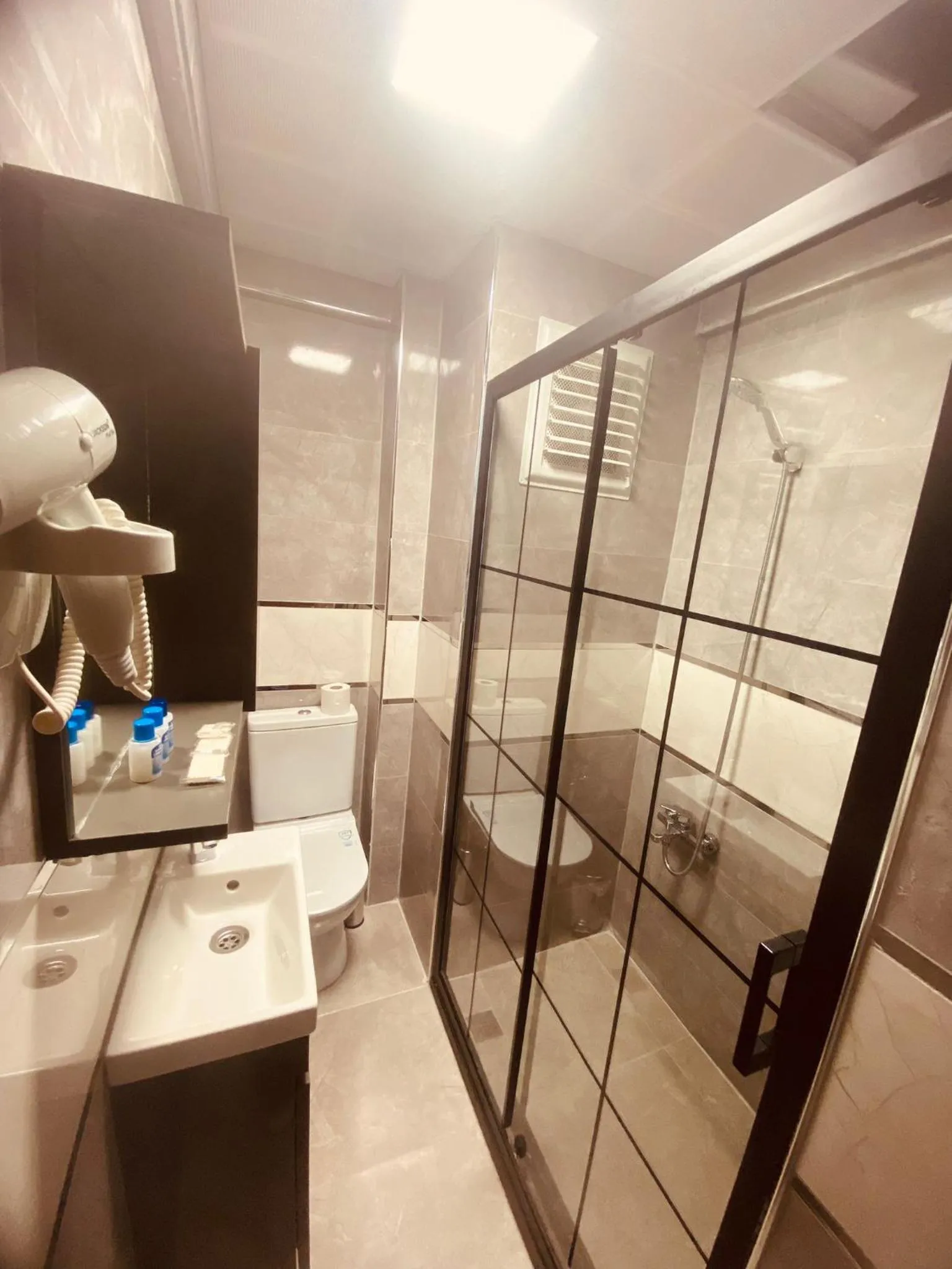 Bathroom in Malkoç Hotel