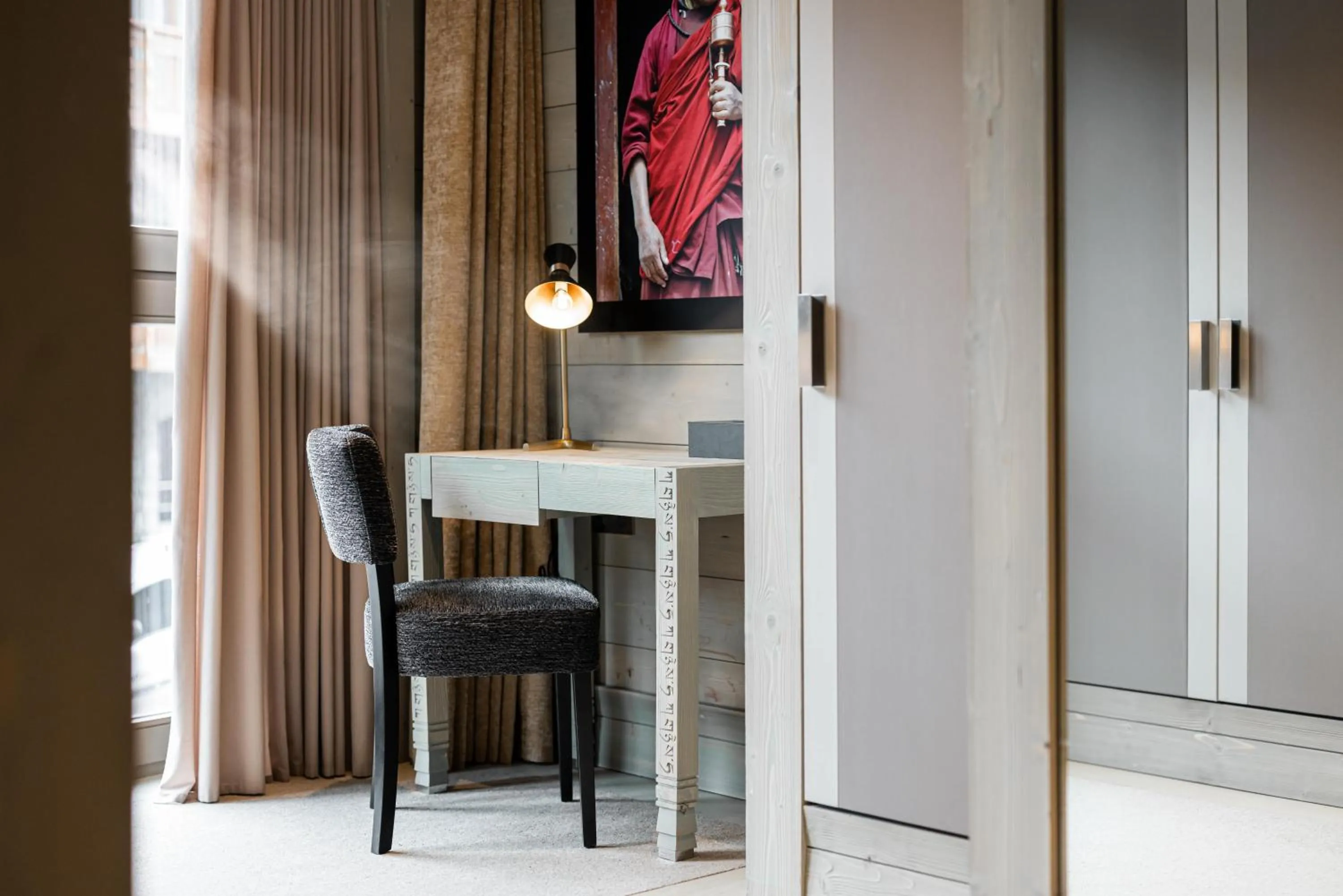 Seating area in Le K2 Djola