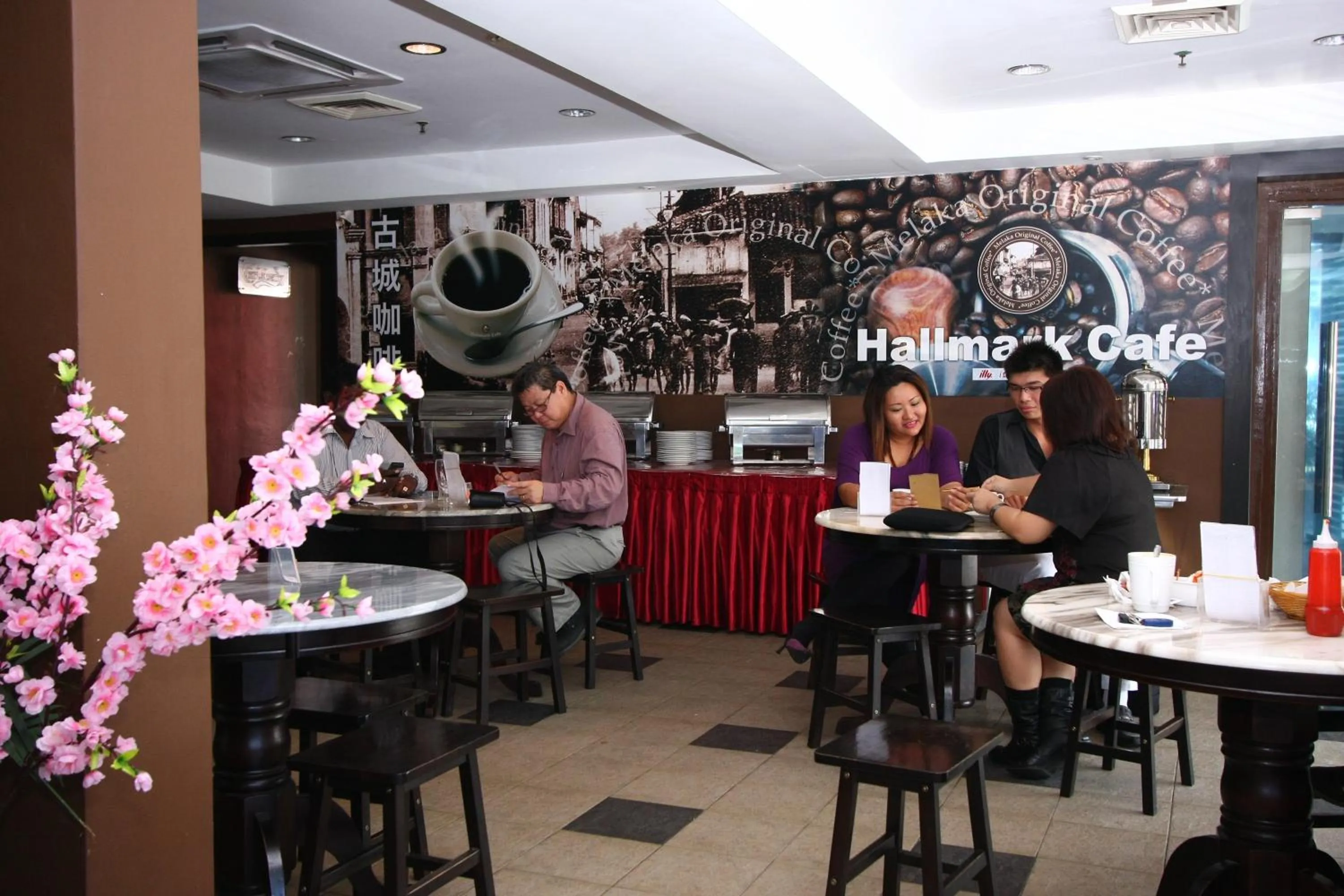 Restaurant/places to eat in Hallmark Leisure Hotel