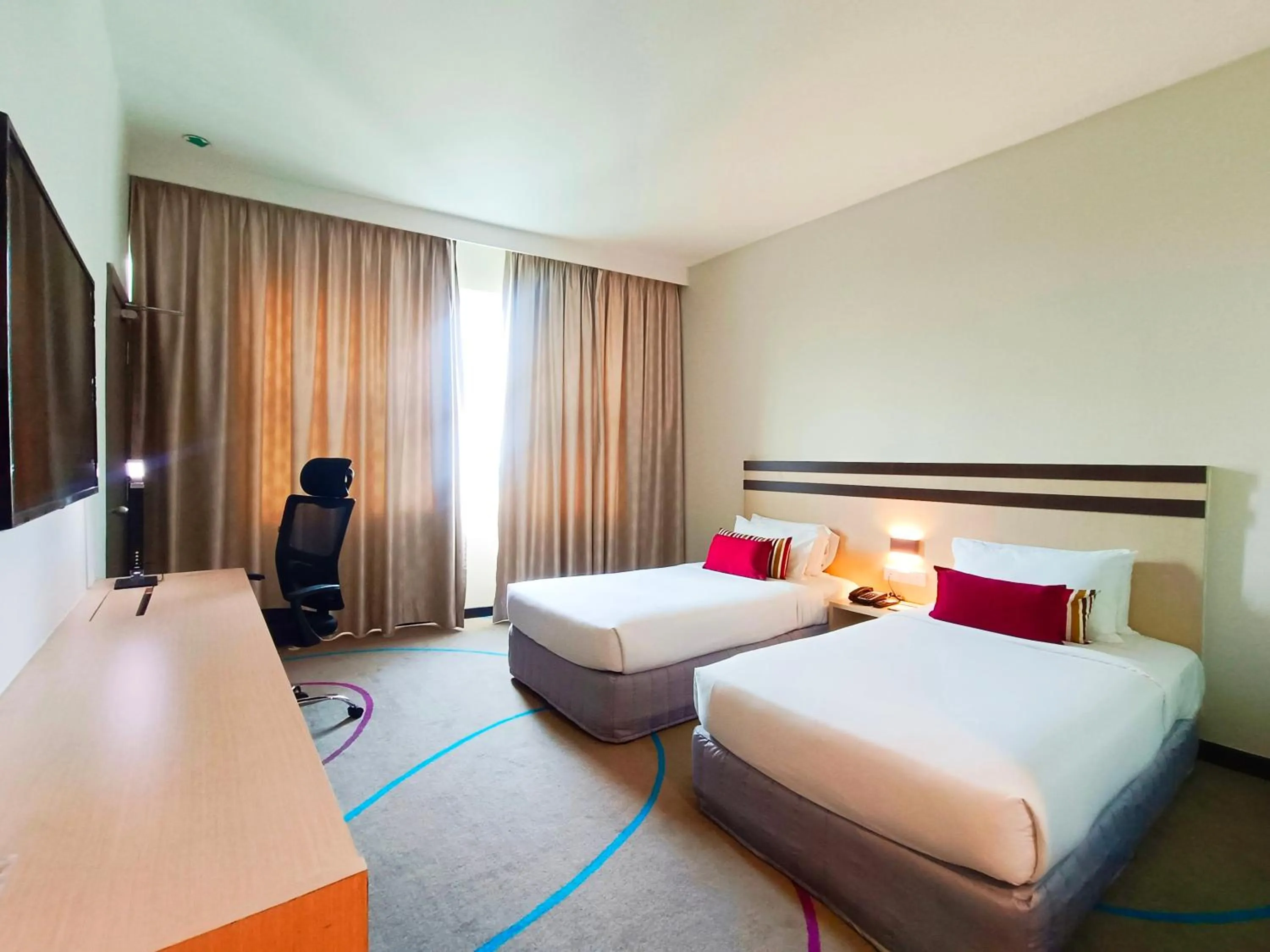 Bed in Premiere Hotel - Complimentary Shuttle to Klang Wholesale Market
