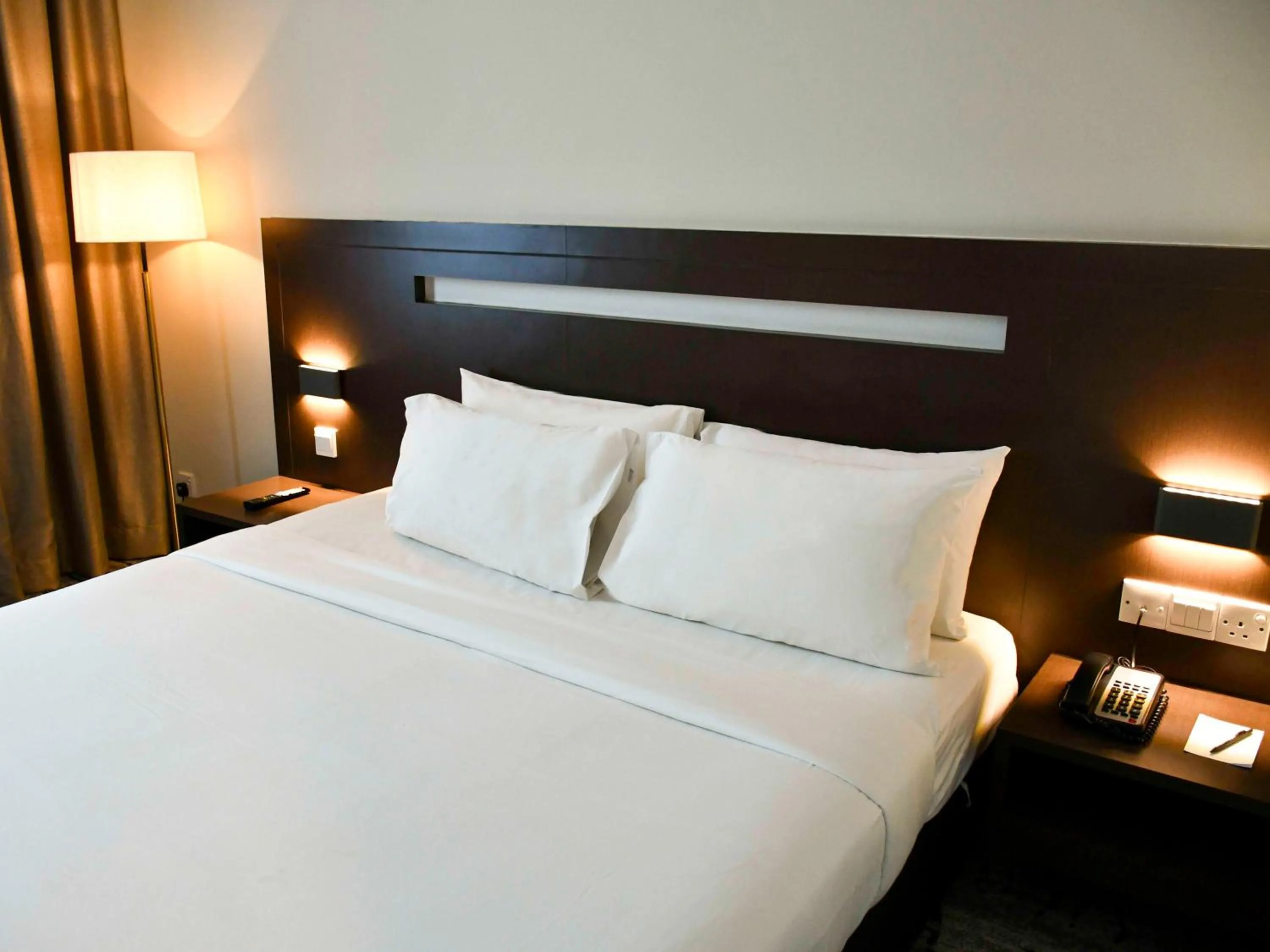 Bed in Premiere Hotel - Complimentary Shuttle to Klang Wholesale Market