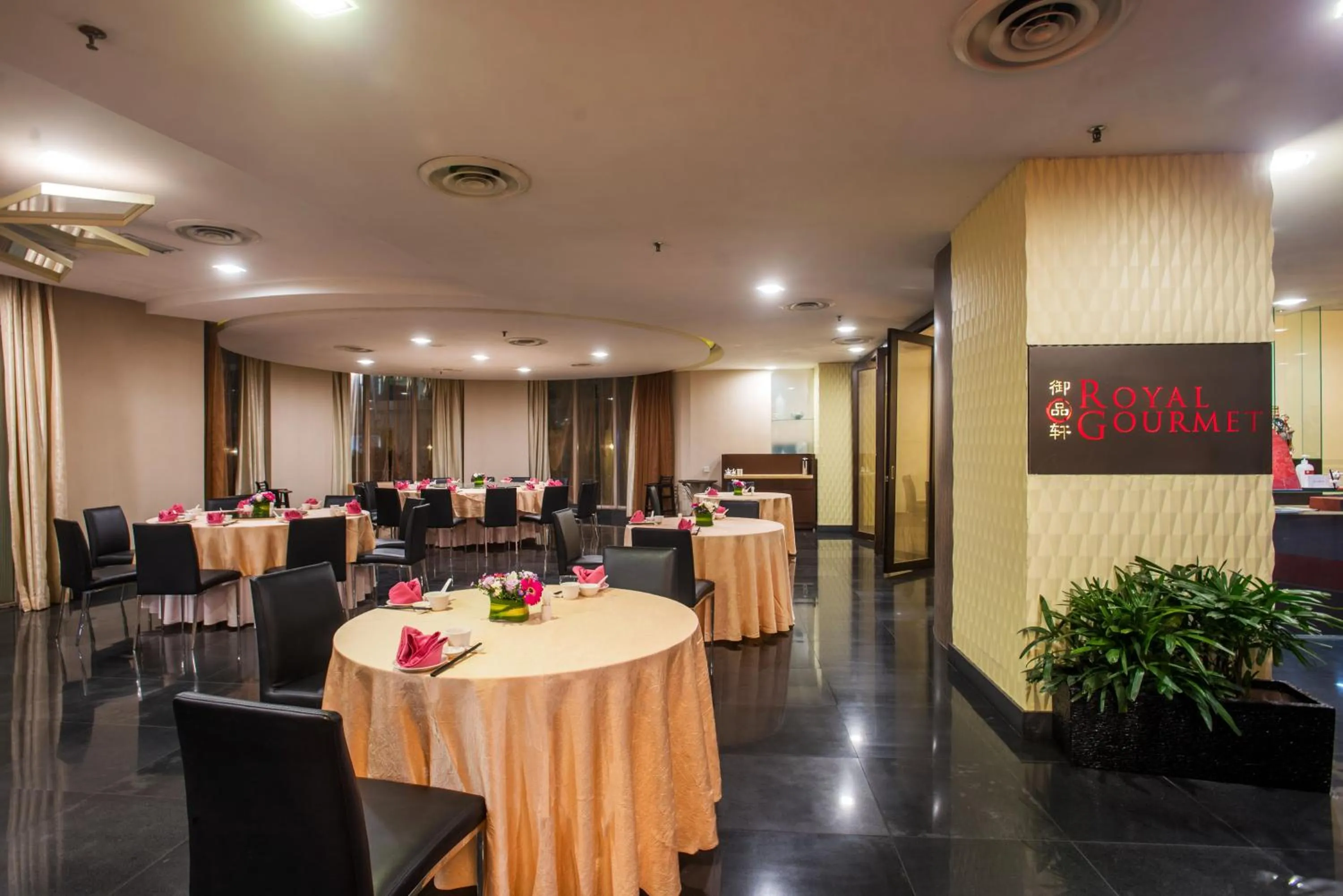 Restaurant/places to eat in Premiere Hotel - Complimentary Shuttle to Klang Wholesale Market