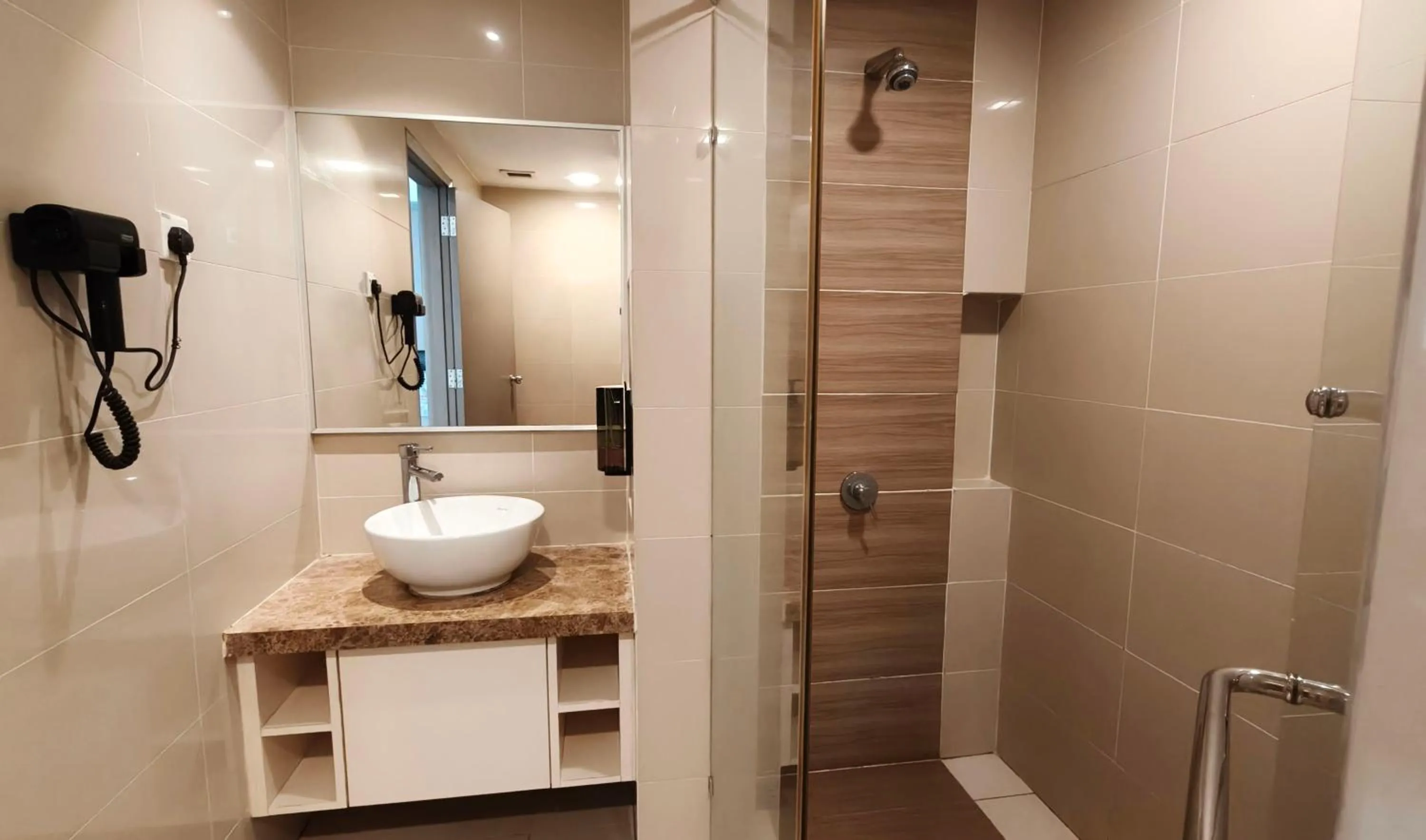 Premiere Hotel - Complimentary Shuttle to Klang Wholesale Market