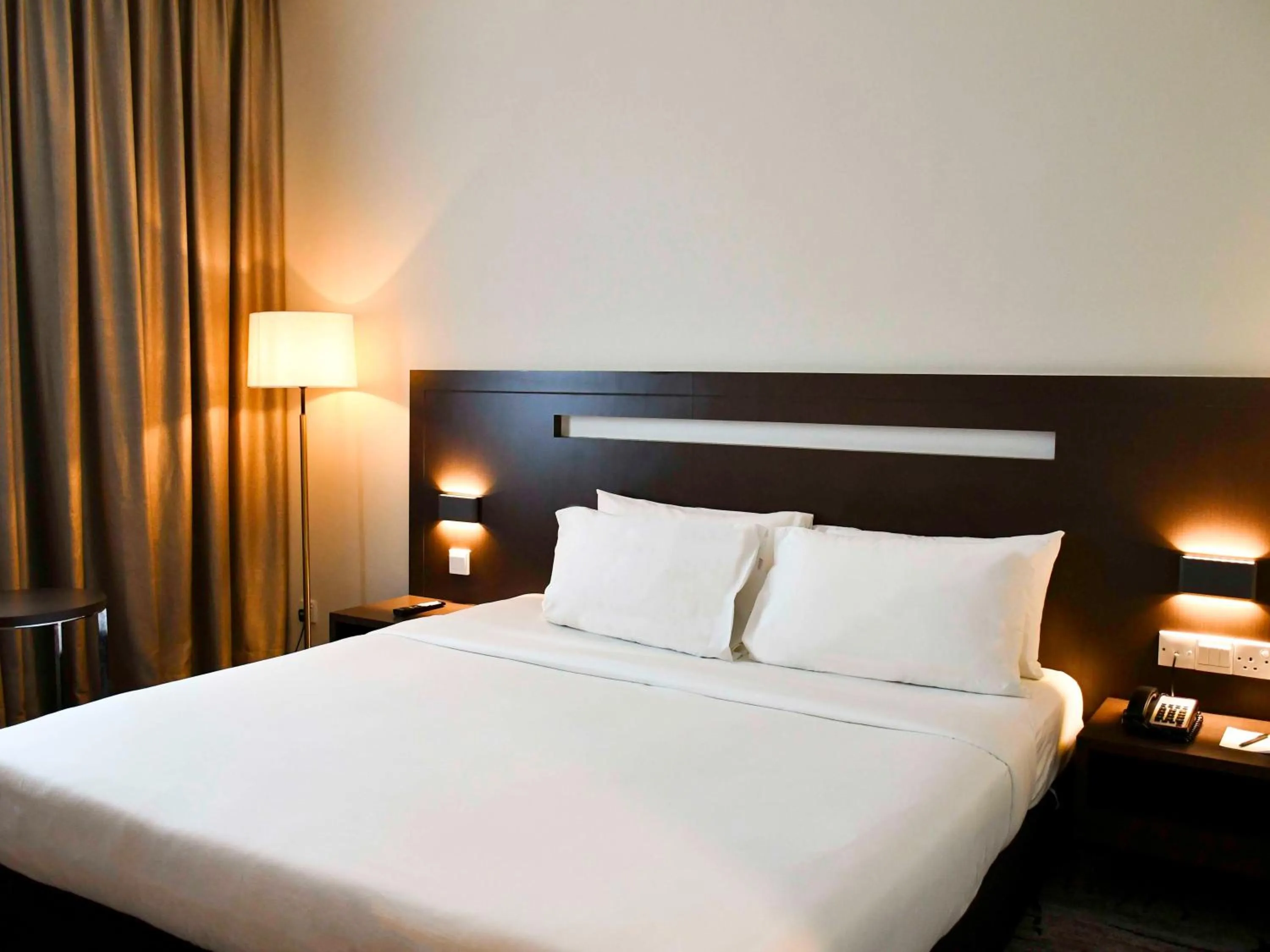 Bed in Premiere Hotel - Complimentary Shuttle to Klang Wholesale Market