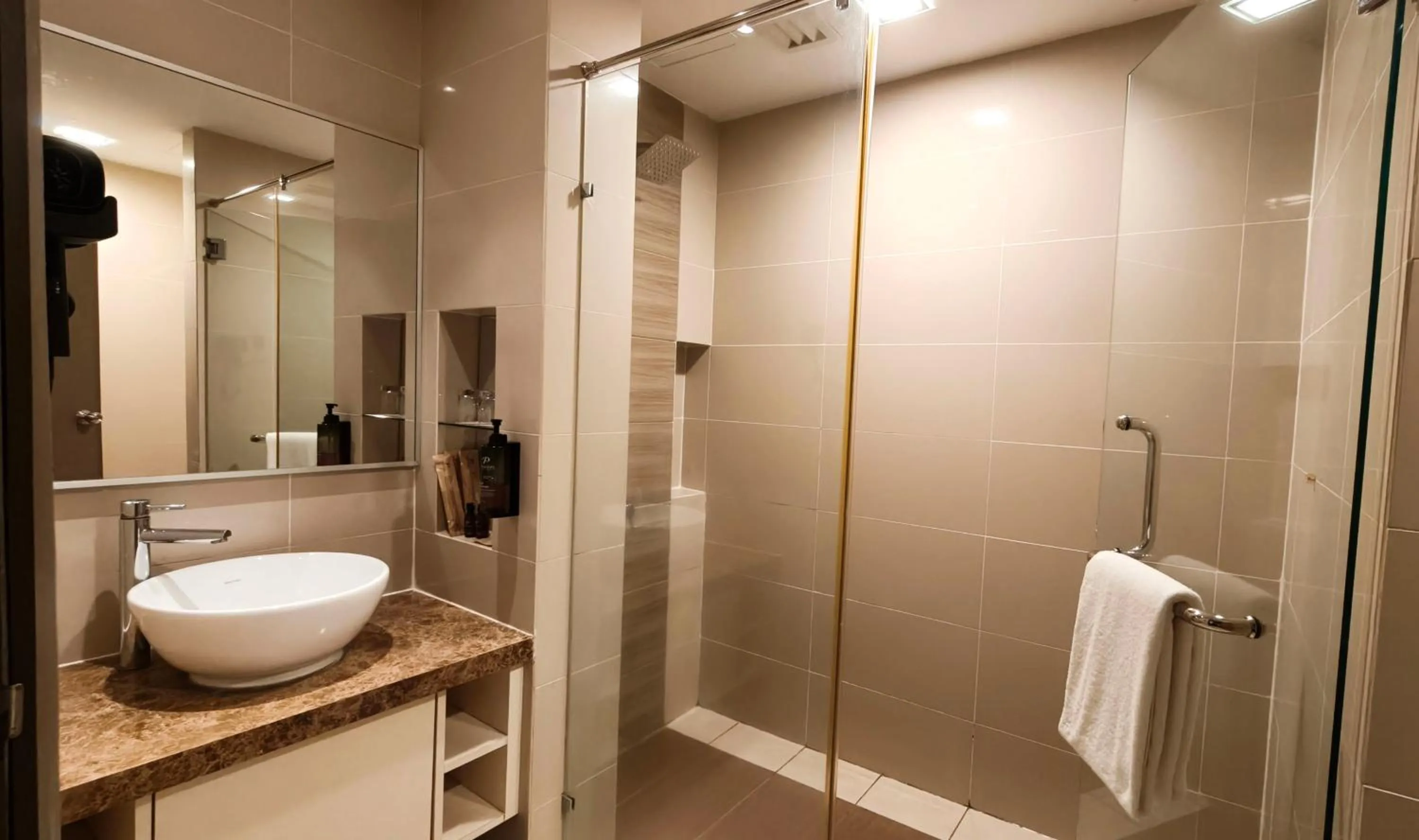 Premiere Hotel - Complimentary Shuttle to Klang Wholesale Market