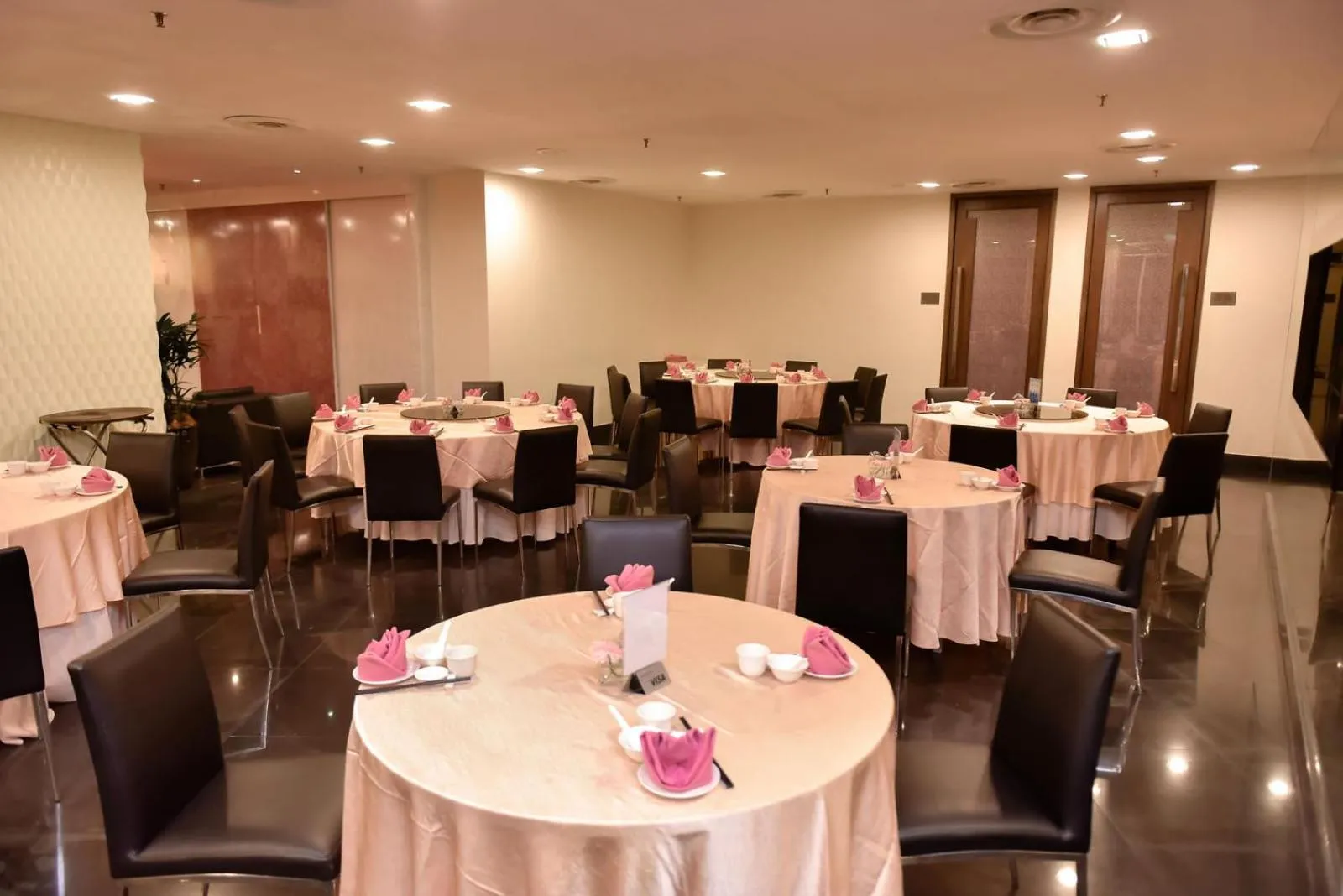 Restaurant/places to eat in Premiere Hotel - Complimentary Shuttle to Klang Wholesale Market